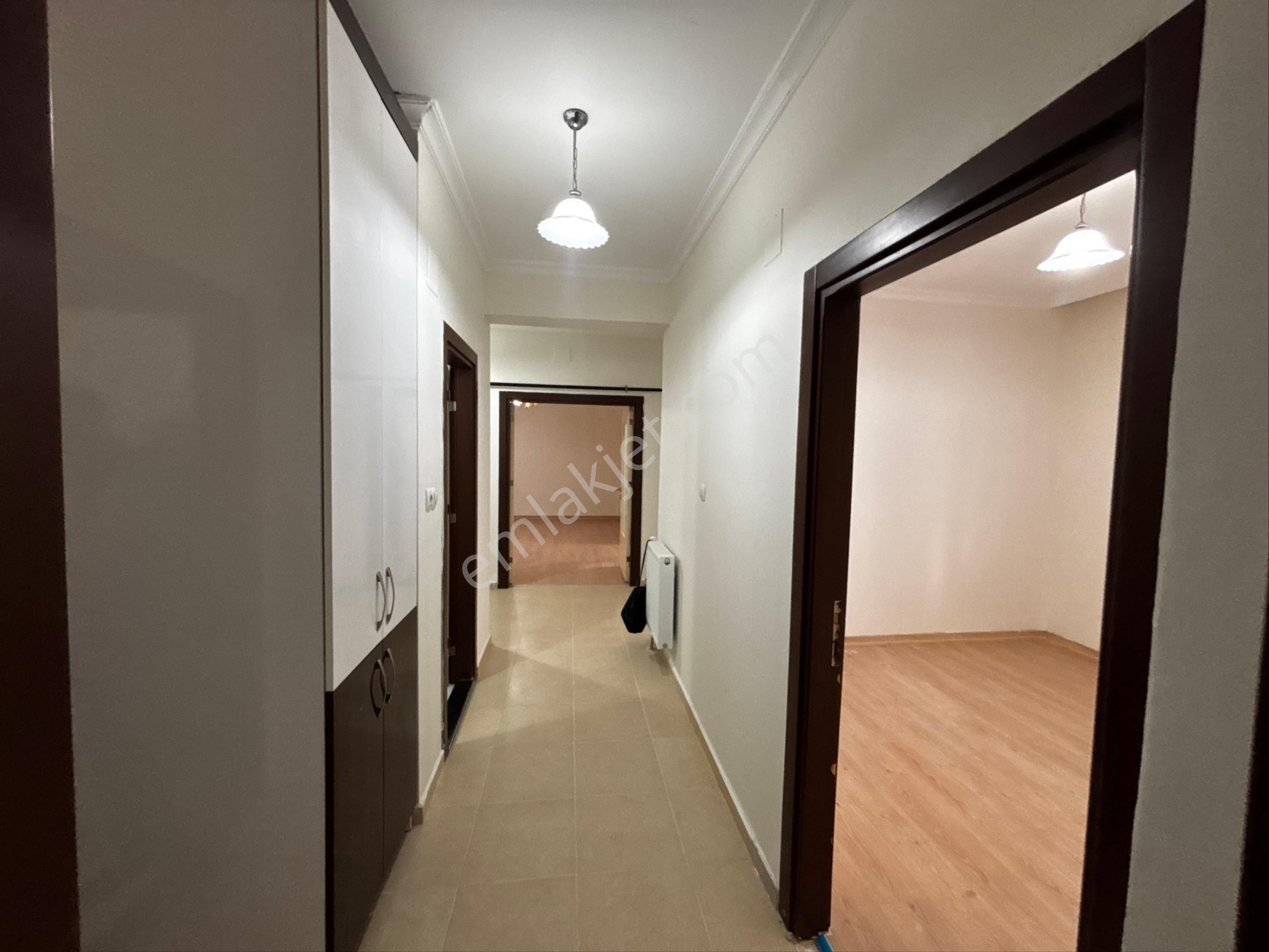 Cb'den Tekerek Ana Cadde Üzeri Geniş Satılık 3+1 Daire - Görsel 24