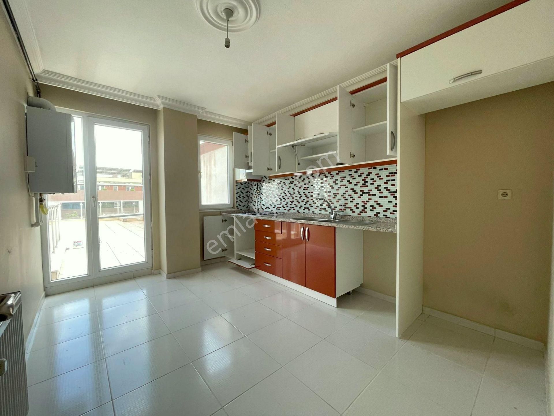 Mertcan'dan Metroya 7dk Mesafeli Teraslı İskanlı 2+1 Geniş Daire - Görsel 4