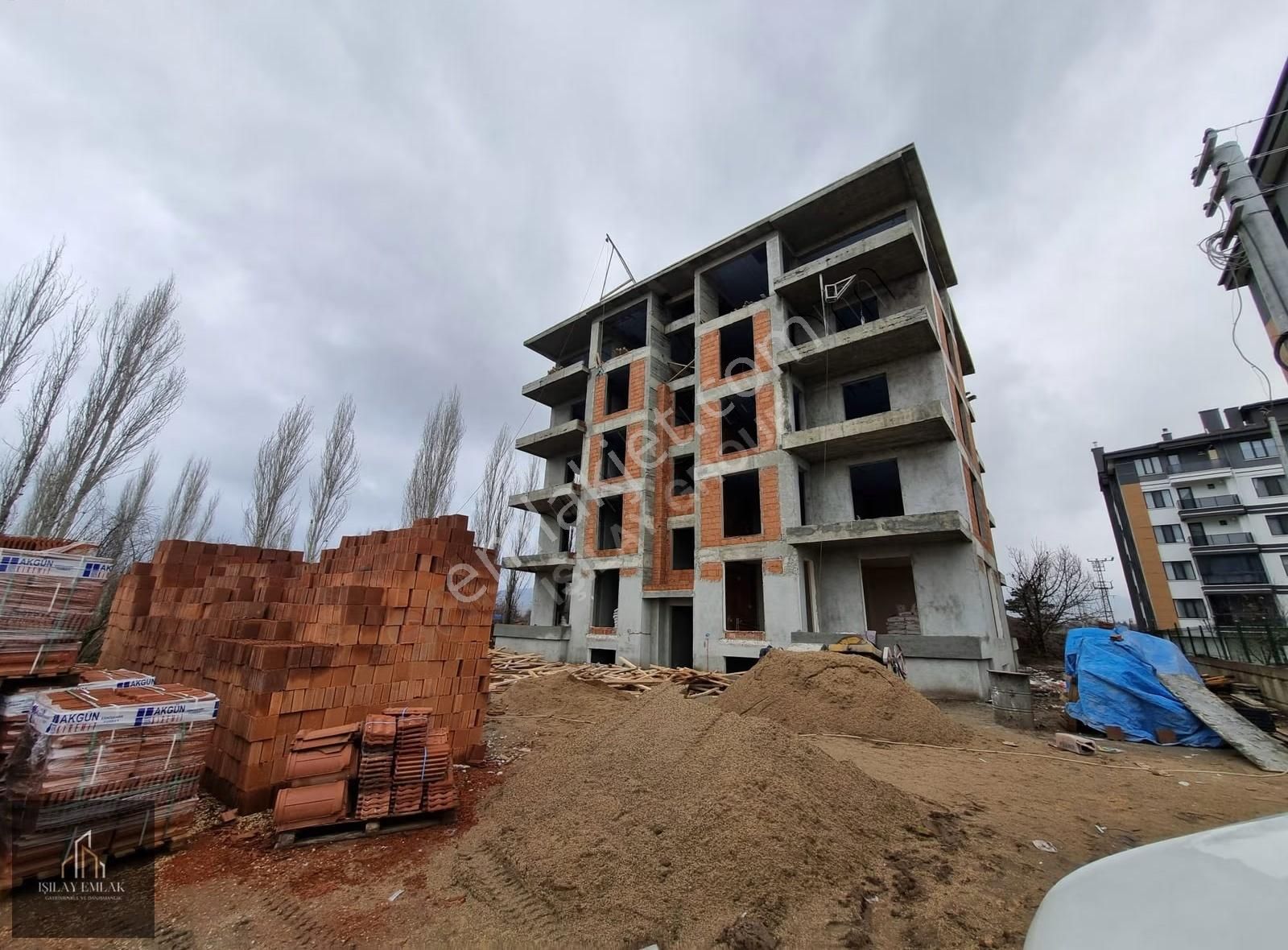 Afyon Ali İhsan Paşa Mahallesinde 4+1 Satılık Daire - Görsel 2