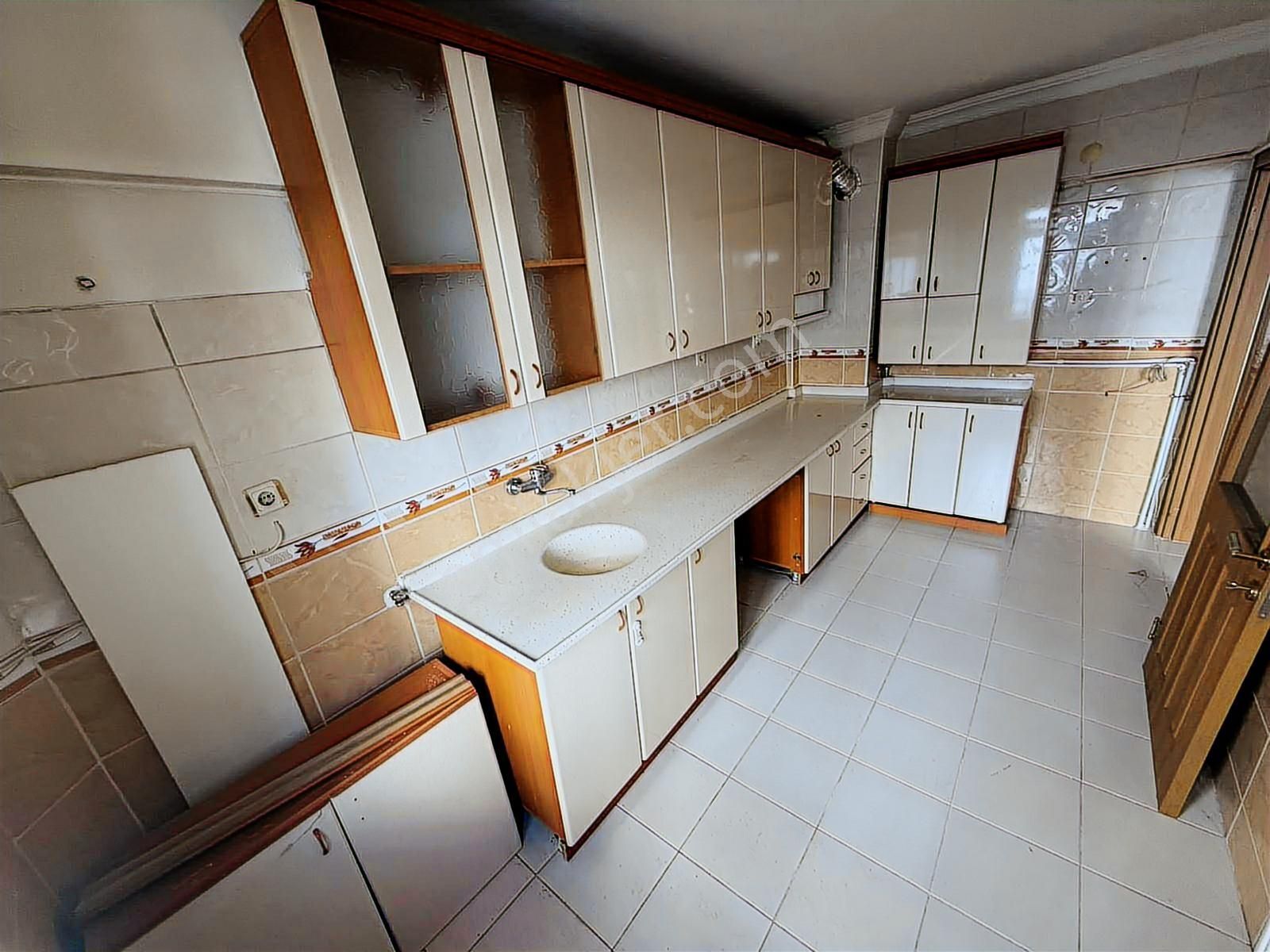 Maraşal Çakmak Mah"de 3+1 Salon Bağımsız Çift Balkonlu Daire !!! - Görsel 17