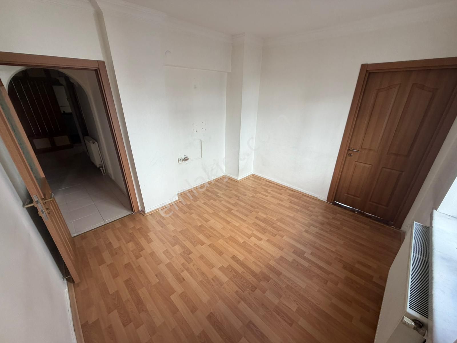 Maraşal Çakmak Mah"de 3+1 Salon Bağımsız Çift Balkonlu Daire !!! - Görsel 4
