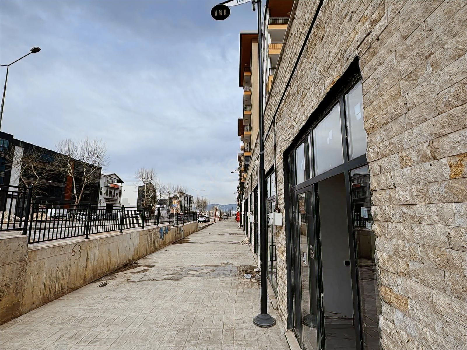 Dialog Altun'dan Cadde Üstü Tabela Değeri Yüksek Kiralık Dükkan