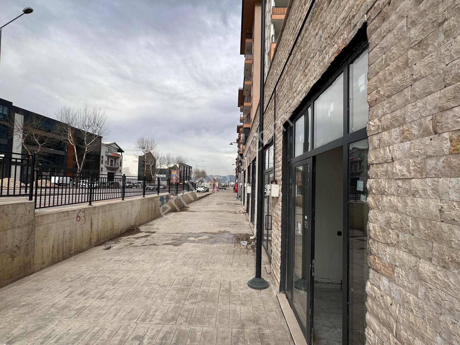 Dialog Altun'dan Cadde Üstü Tabela Değeri Yüksek Kiralık Dükkan - Görsel 13