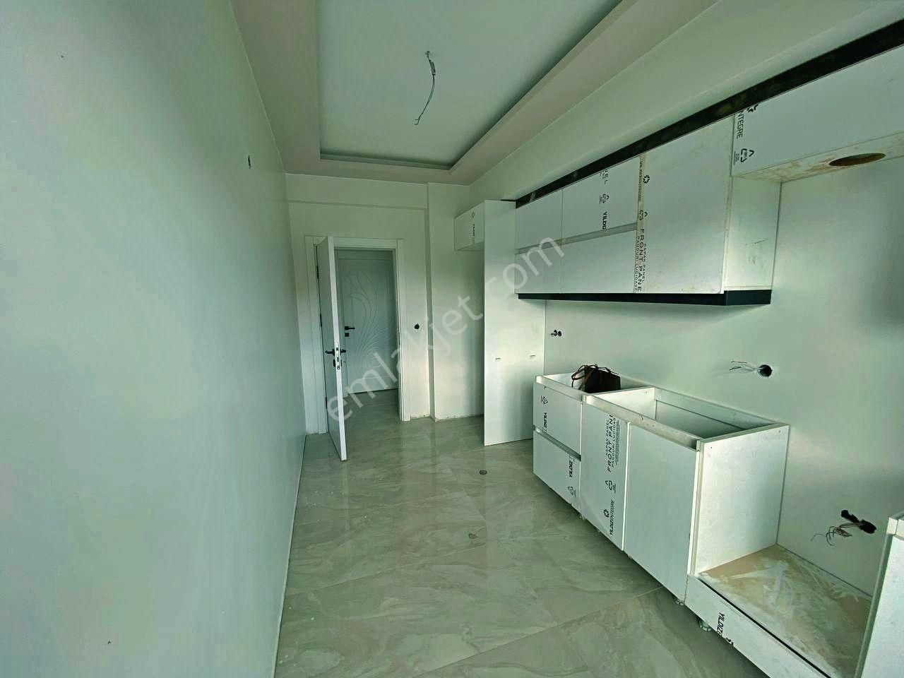 Yetkisi Uytundan Burhaniye'de Kapalı Otoparklı 2+1 Satılık Daire