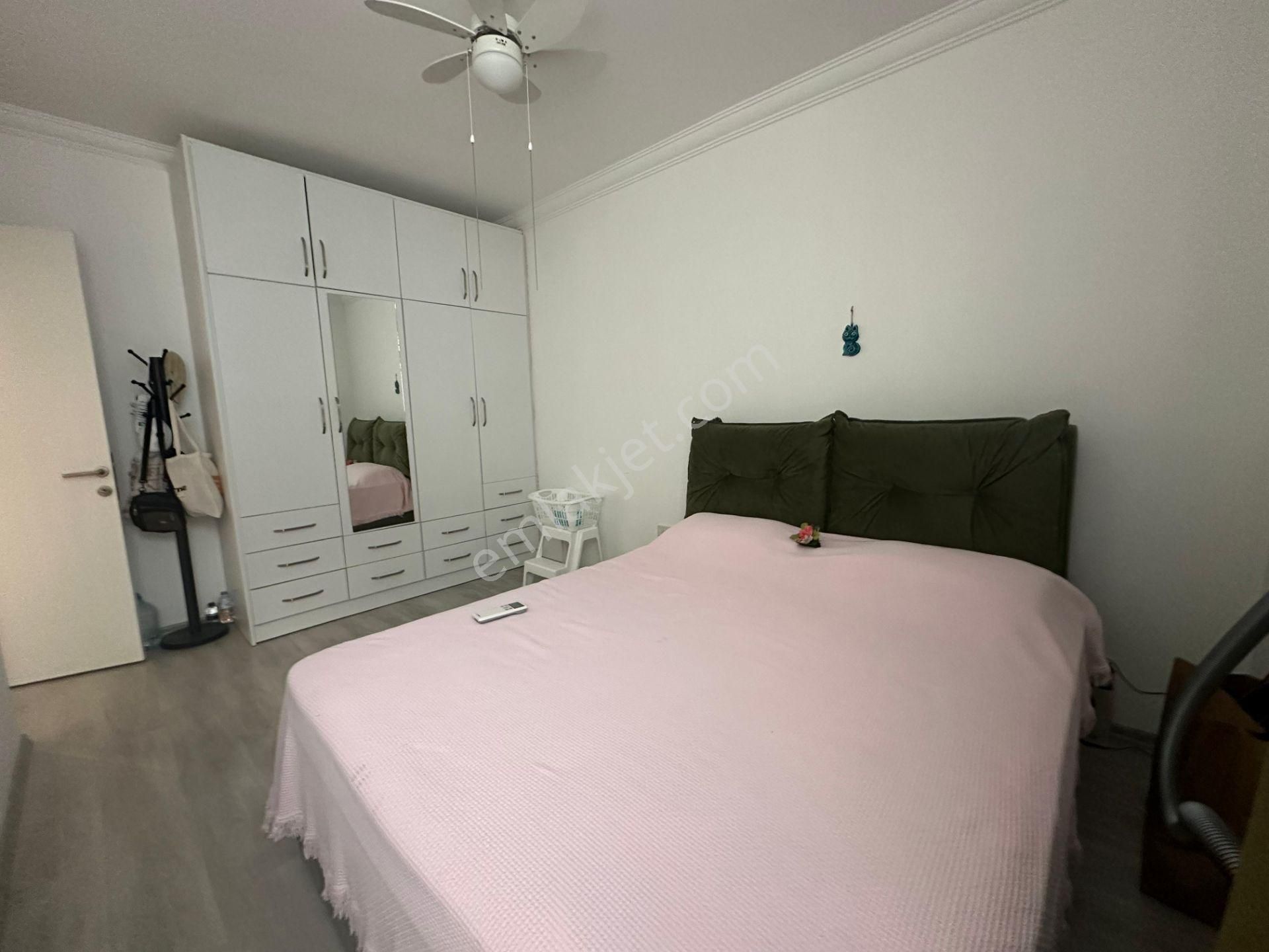 Girne Merkez'de Denize Yakın, Havuzlu Sitede, Eşyalı Satılık 2+1 Daire !! - Görsel 7