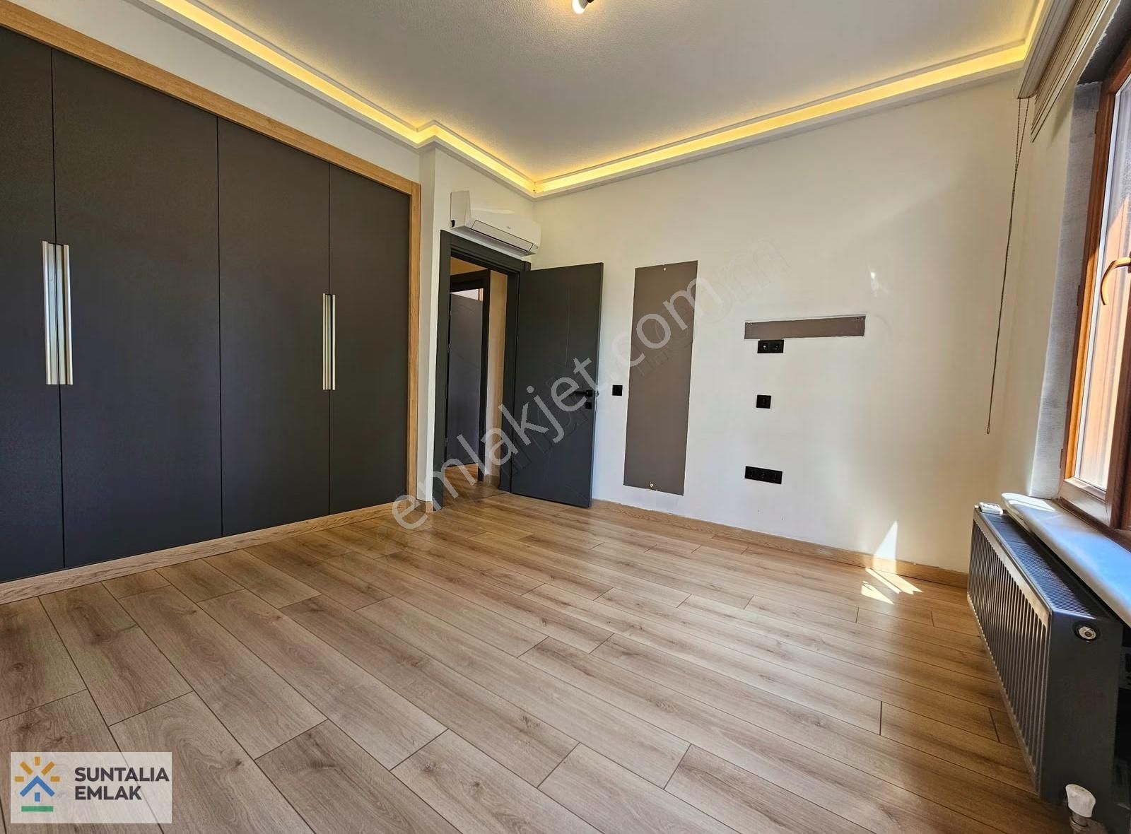 Antalya Gürsu Mh Altın Sitesinde Ön Cephe Tripleks Villa - Görsel 19