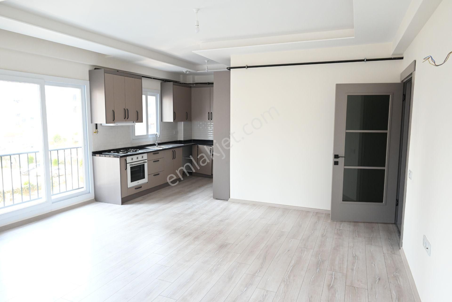 Üstünkent - Satılık Havuzlu Site İçi 3+1 Ebeveyn B. Sıfır Daire