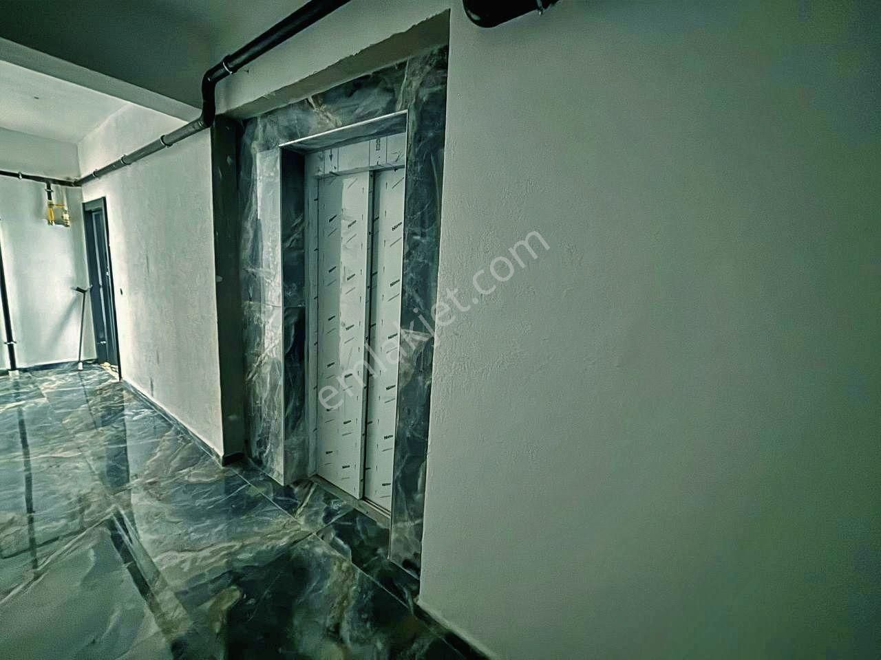 Yetkisi Uytundan Burhaniye'de Ebeveyn Banyolu 2+1 Satılık Daire - Görsel 2