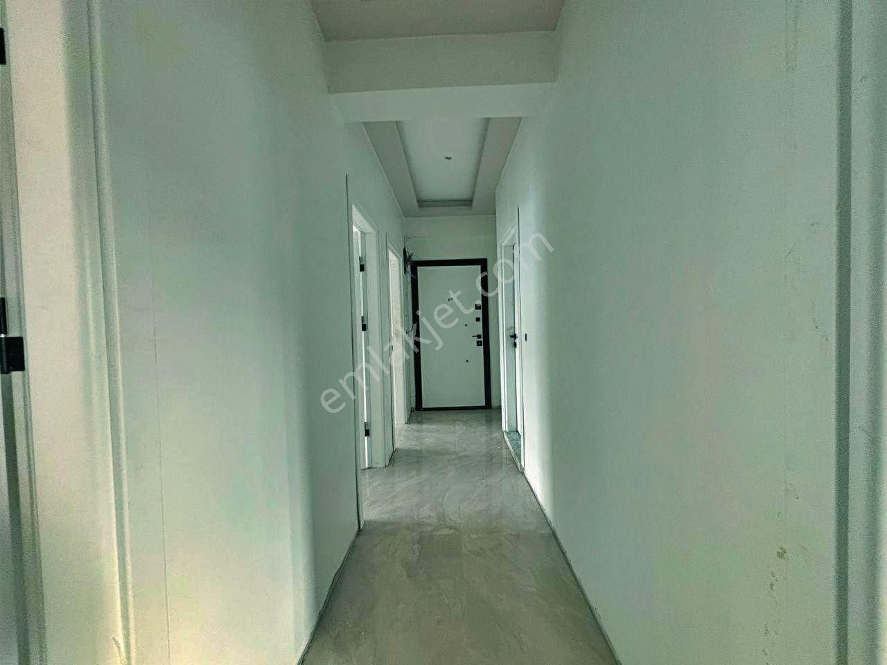 Yetkisi Uytundan Burhaniye'de Ebeveyn Banyolu 2+1 Satılık Daire - Görsel 12