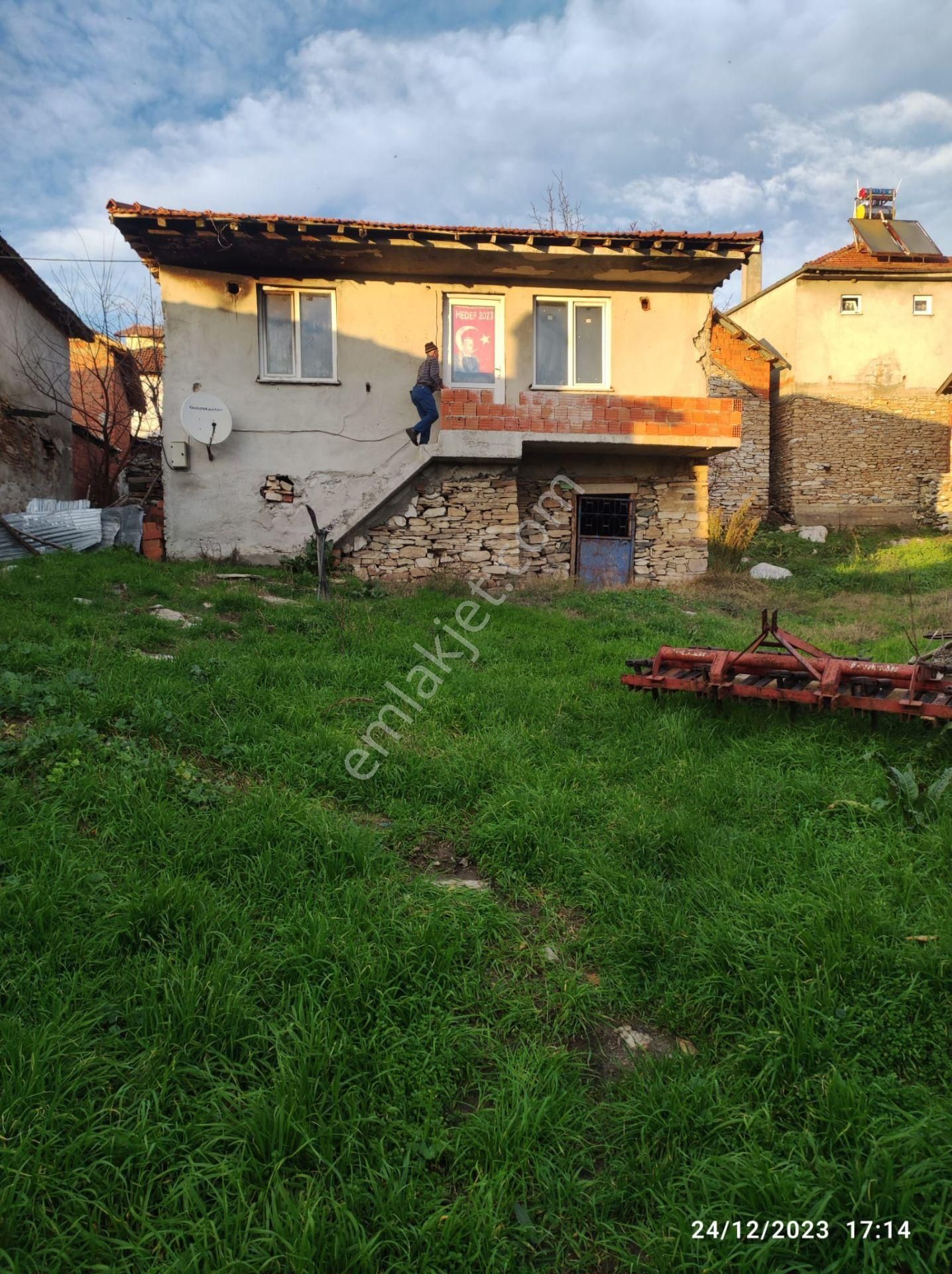 Balıkesir Kepsut Serçeörende Satılık Köy Evi