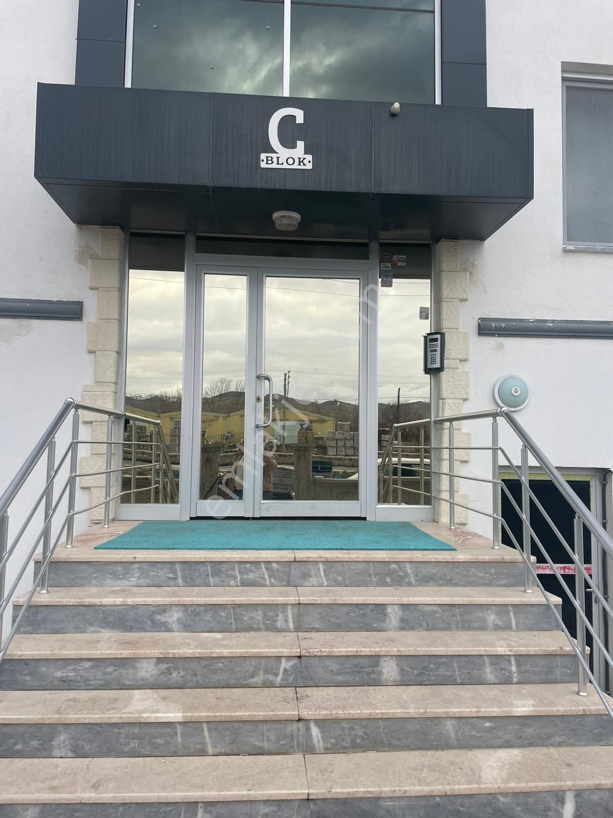 Afyon Üçok Emlaktan Sülün De Ana Yol Üzeri Kiralık Arakat 3+1 Asansörlü Lüx Geniş Daire - Görsel 3