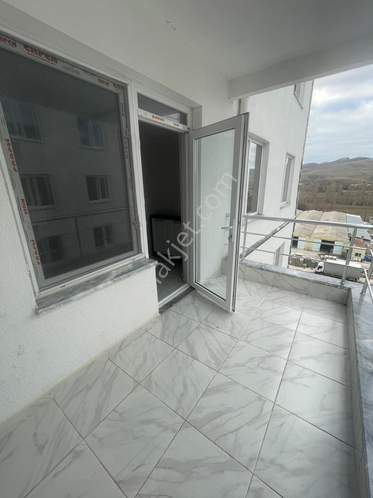 Afyon Üçok Emlaktan Sülün De Ana Yol Üzeri Kiralık Arakat 3+1 Asansörlü Lüx Geniş Daire - Görsel 22