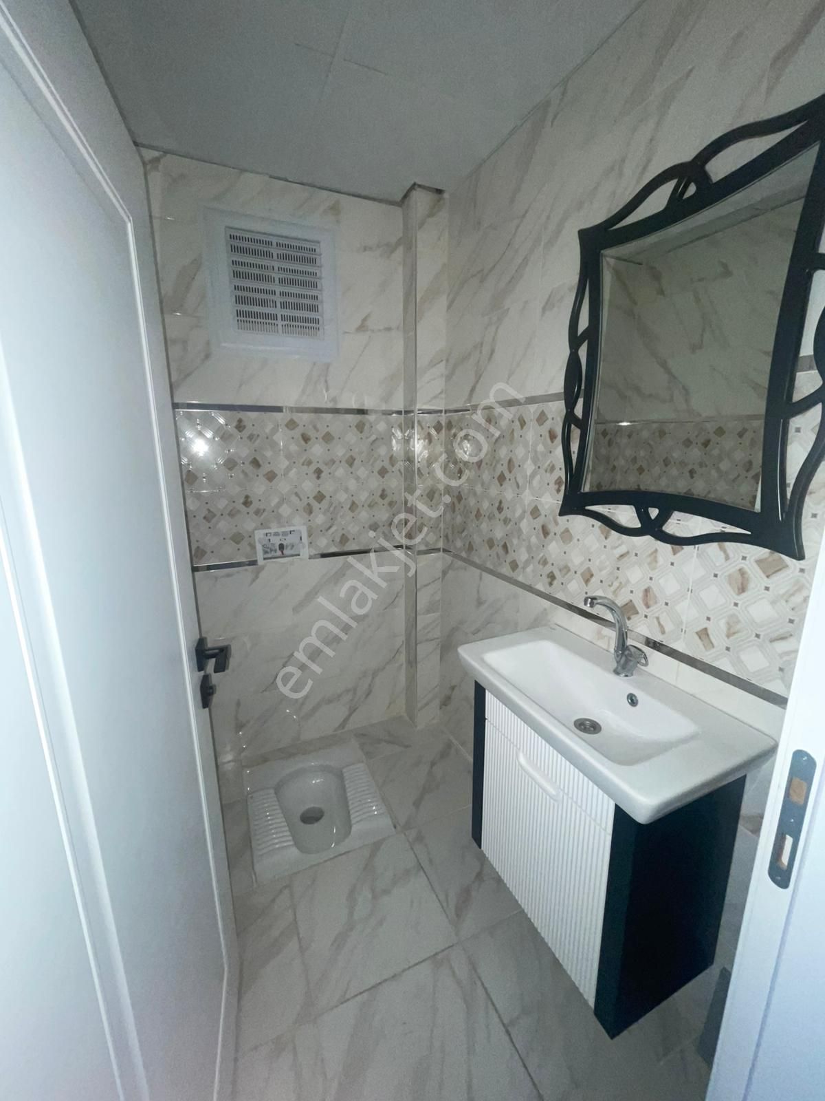 Afyon Üçok Emlaktan Sülün De Ana Yol Üzeri Kiralık Arakat 3+1 Asansörlü Lüx Geniş Daire - Görsel 16