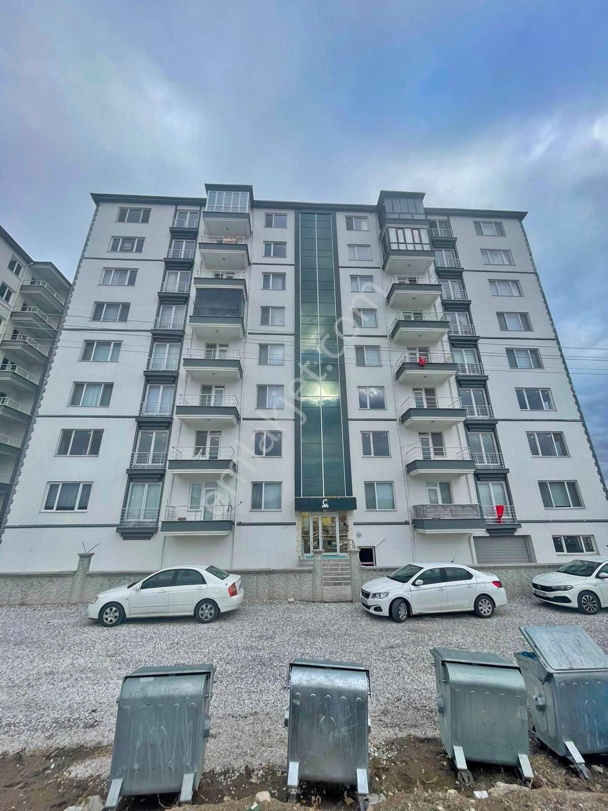 Afyon Üçok Emlaktan Sülün De Ana Yol Üzeri Kiralık Arakat 3+1 Asansörlü Lüx Geniş Daire - Görsel 2