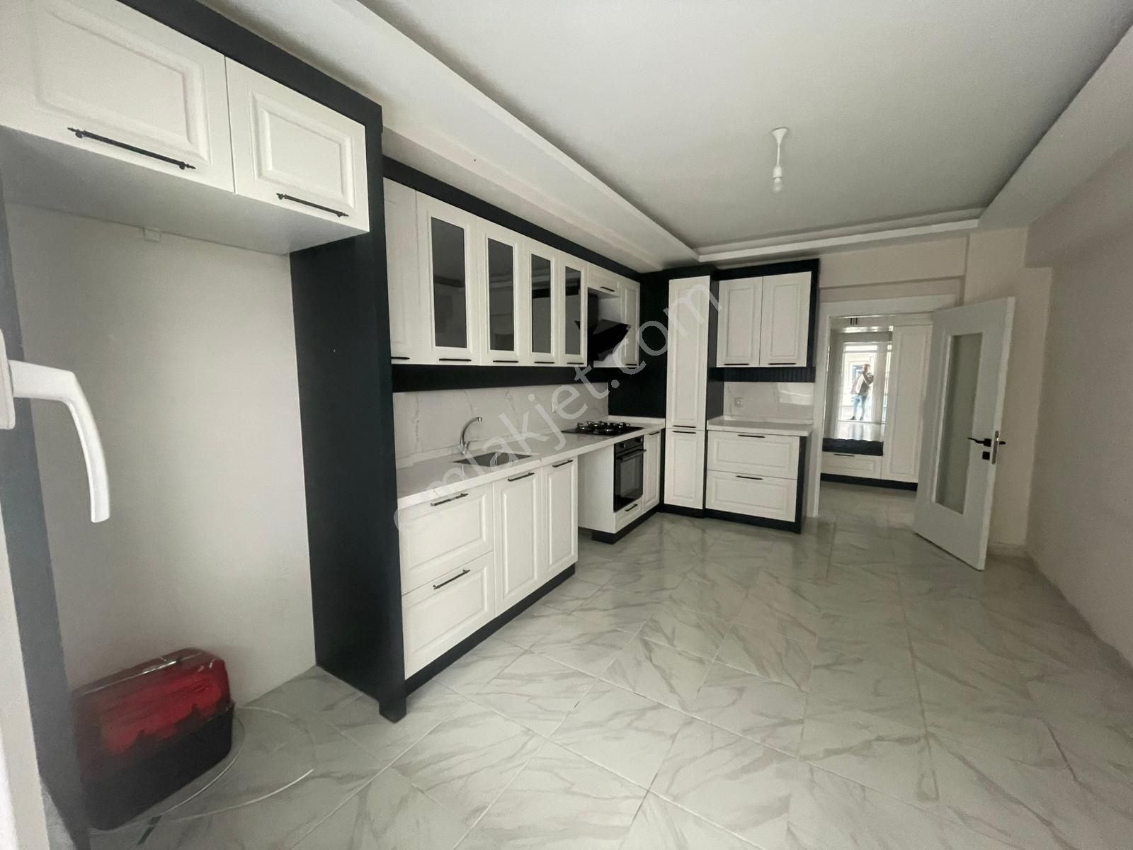 Afyon Üçok Emlaktan Sülün De Ana Yol Üzeri Kiralık Arakat 3+1 Asansörlü Lüx Geniş Daire - Görsel 12