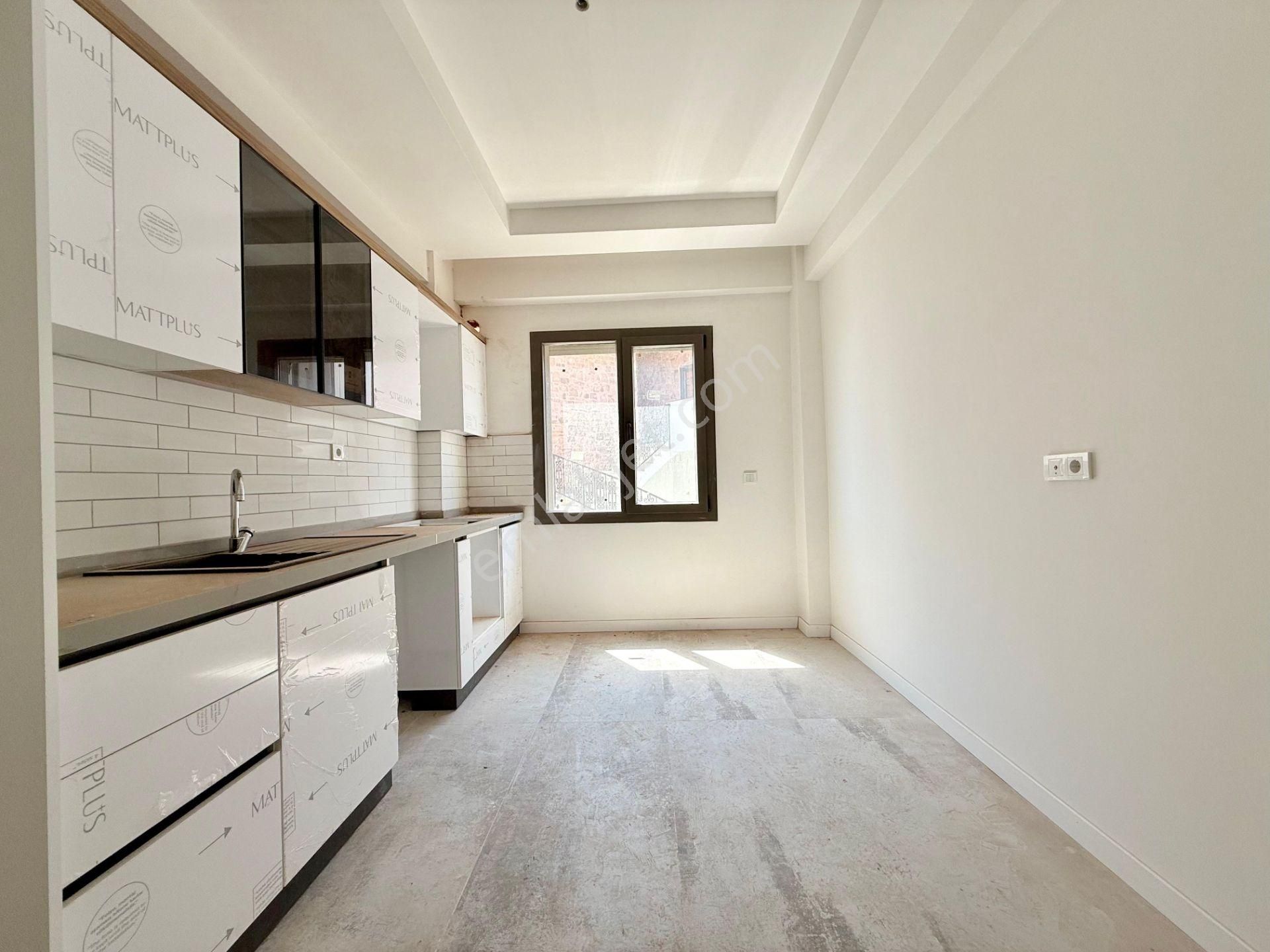 Parla'dan Bahçe Kullanımlı Doğa İle İç İçe Modern 2+1 Daire - Görsel 19