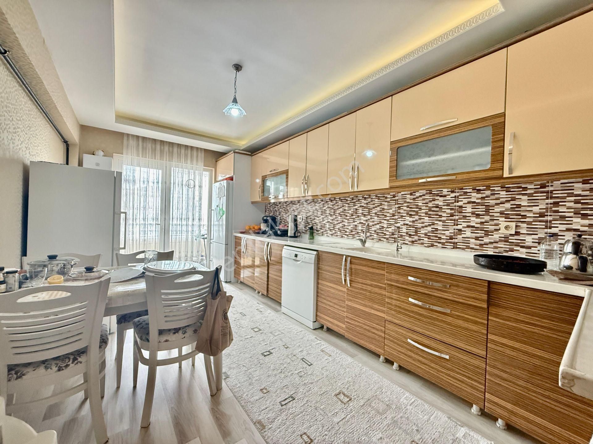 Kalecik Emlak'tan E.banyolu Asansörlü Site İçerisinde 3+1 Kilerli