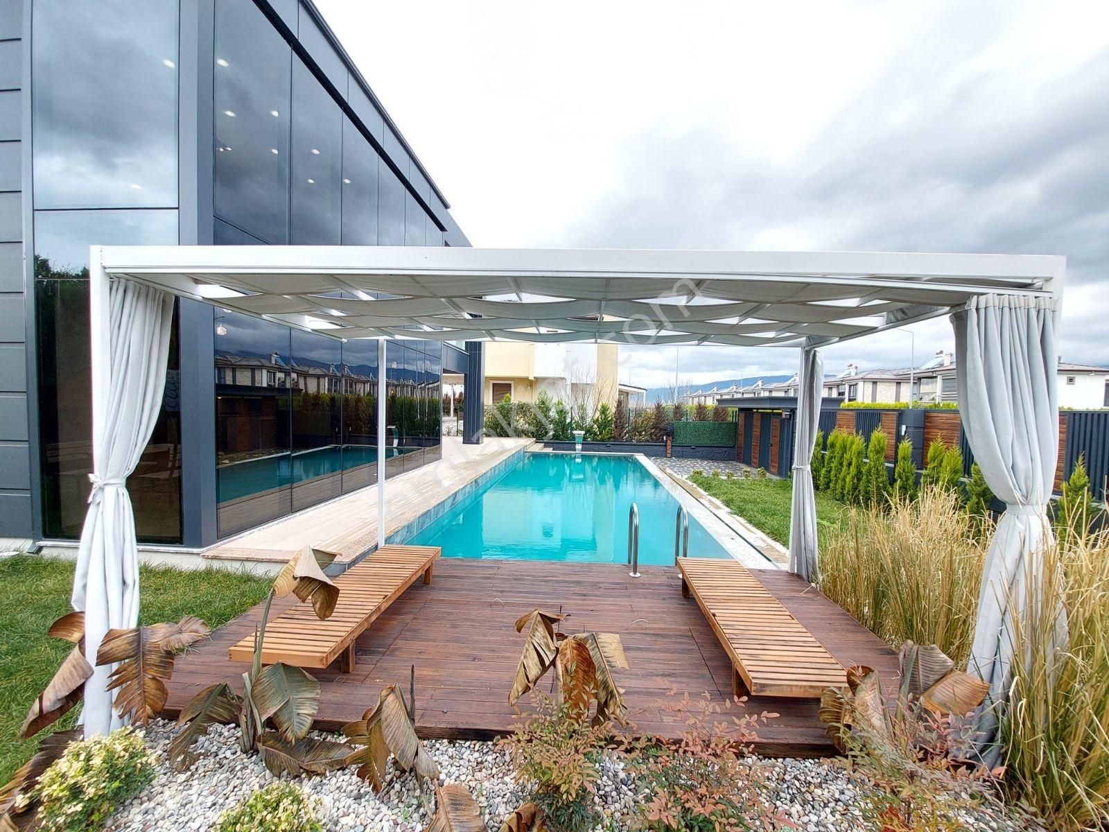 Edremit'in Prestijli Lokasyonunda Göz Alıcı Müstakil Villa - Görsel 11