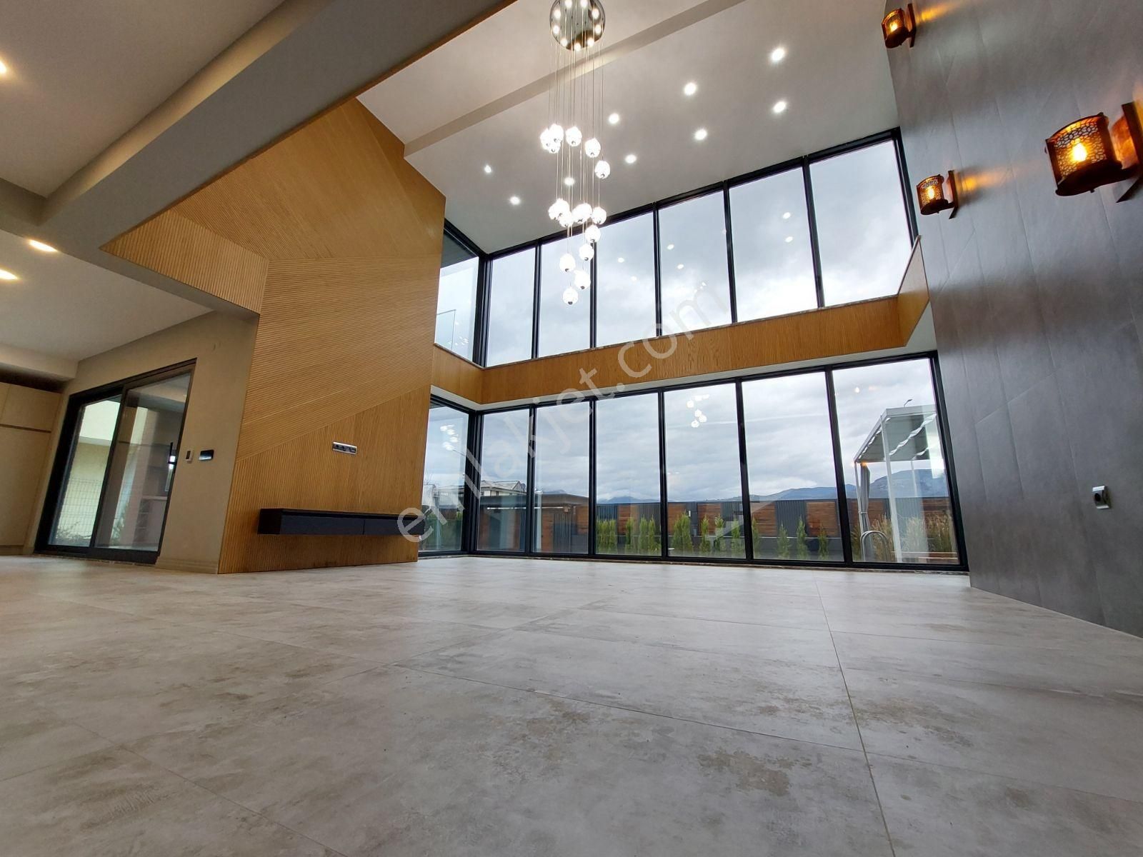 Edremit'in Prestijli Lokasyonunda Göz Alıcı Müstakil Villa - Görsel 16