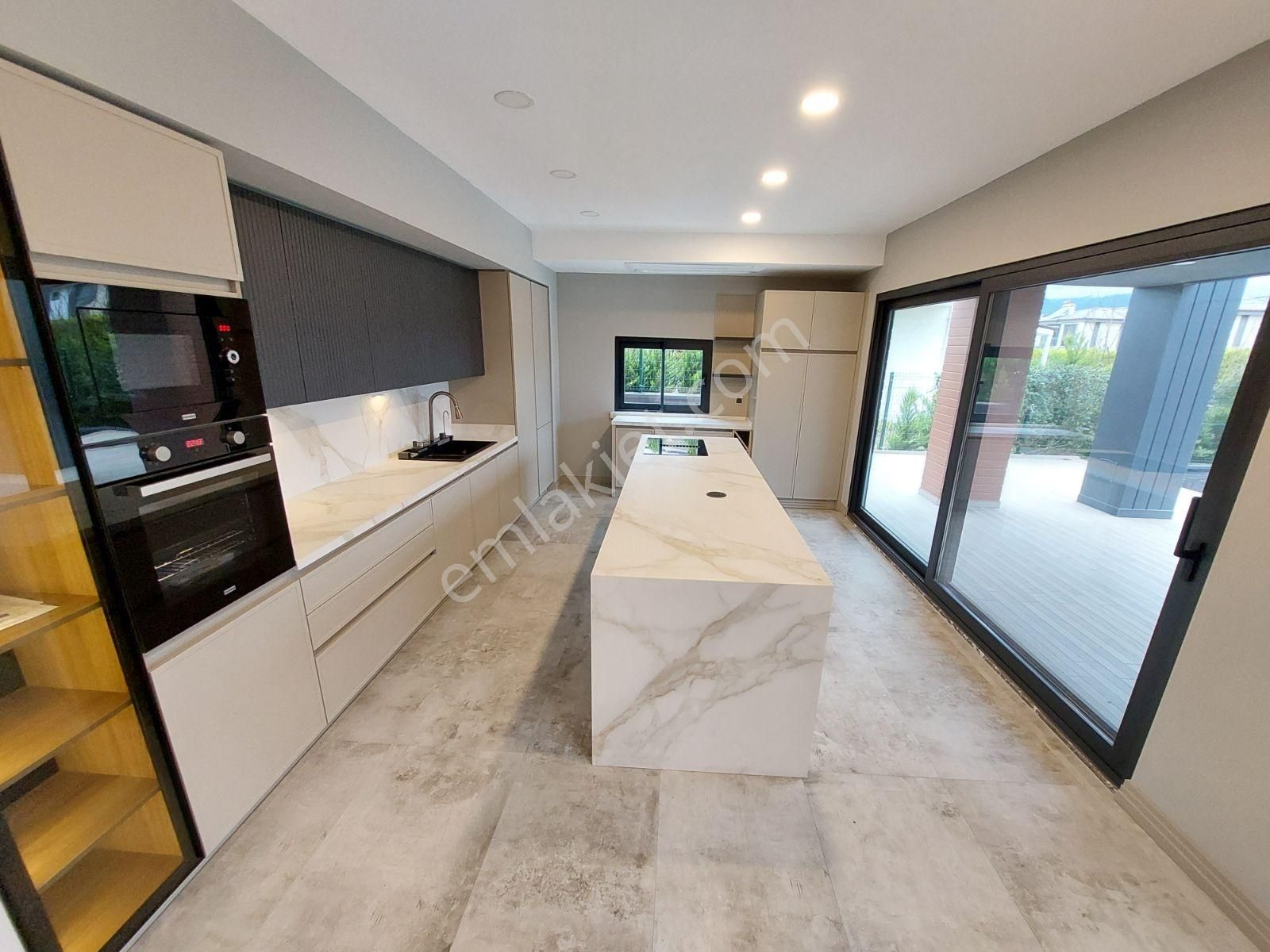 Edremit'in Prestijli Lokasyonunda Göz Alıcı Müstakil Villa - Görsel 18