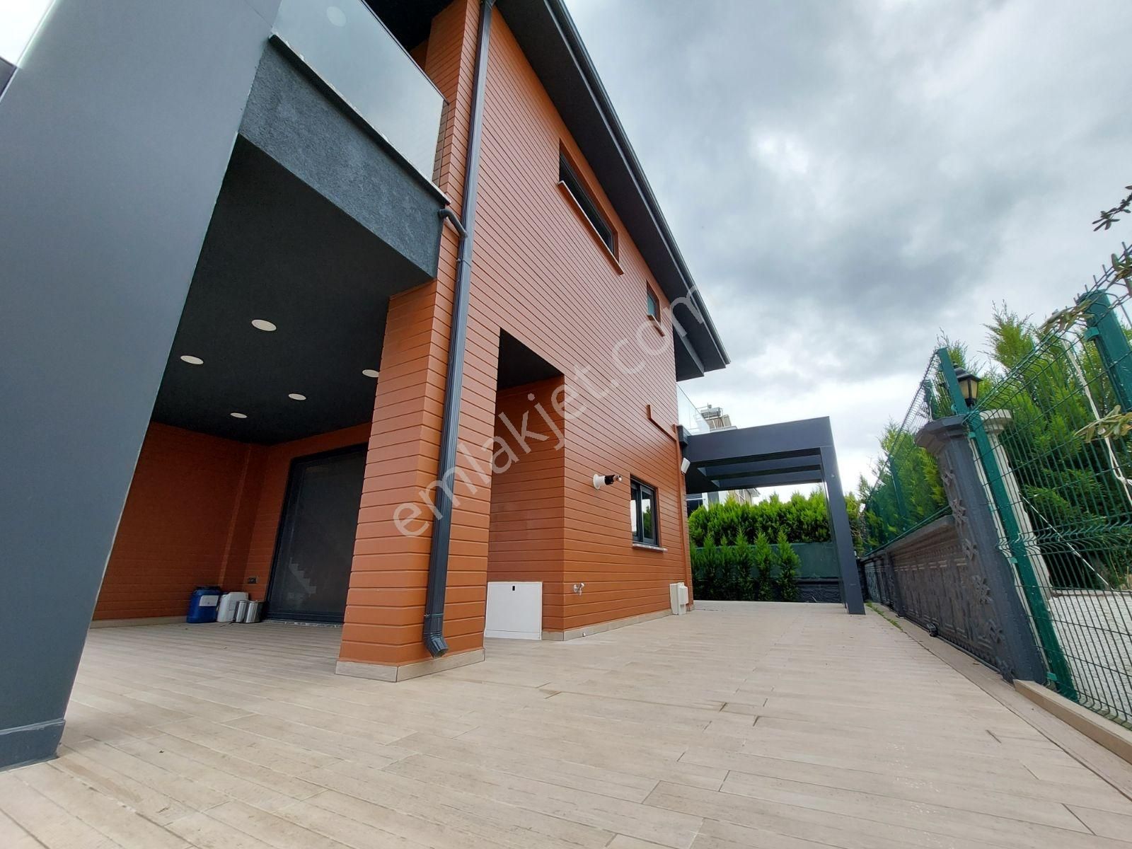 Edremit'in Prestijli Lokasyonunda Göz Alıcı Müstakil Villa - Görsel 12