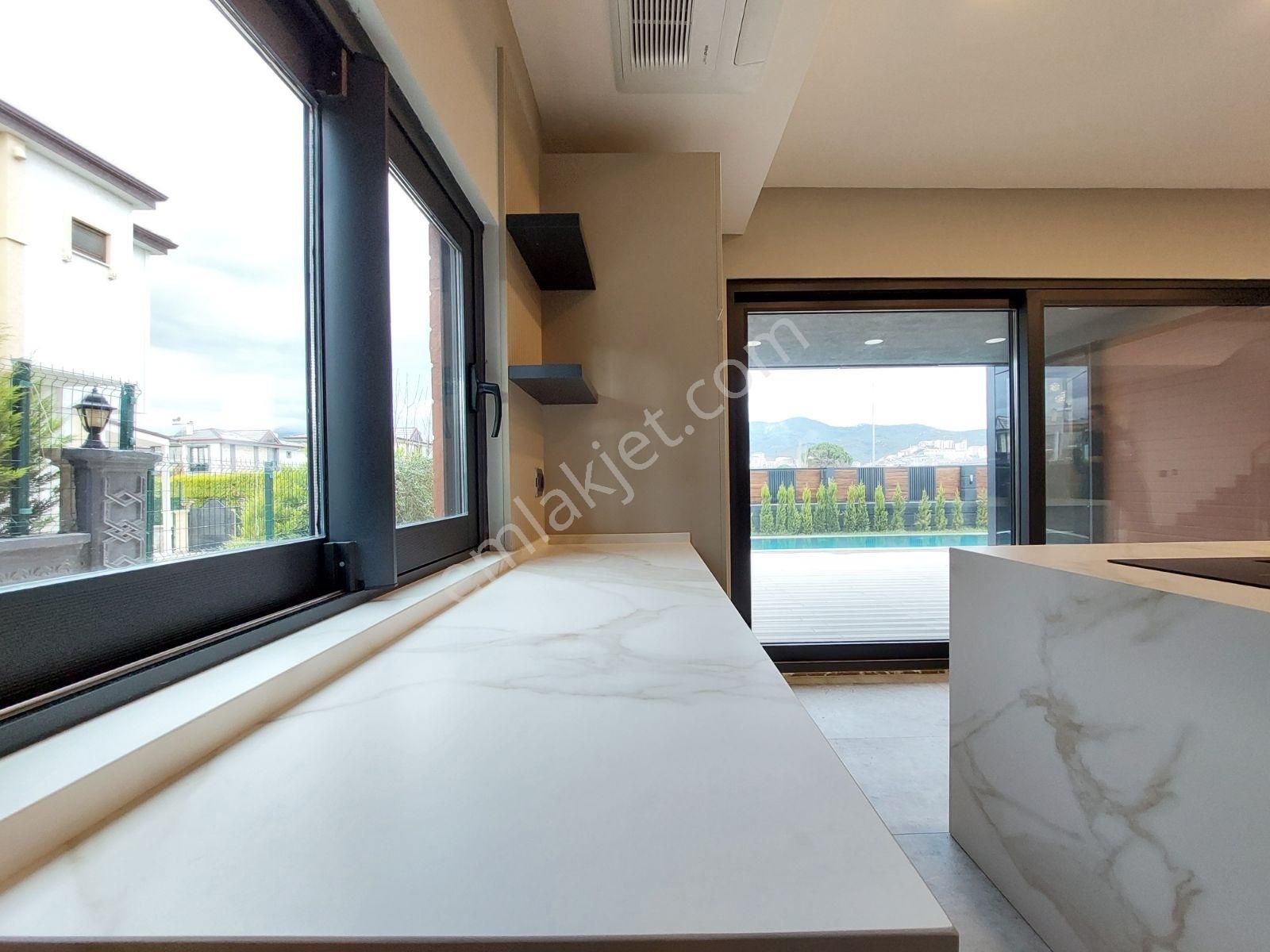 Edremit'in Prestijli Lokasyonunda Göz Alıcı Müstakil Villa - Görsel 30