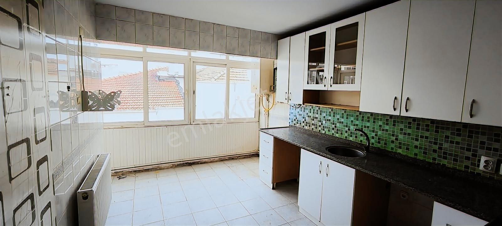 Buca Efeler Mh.seyfı Demırsoy Hastane 2dk 3+1 Kıralık