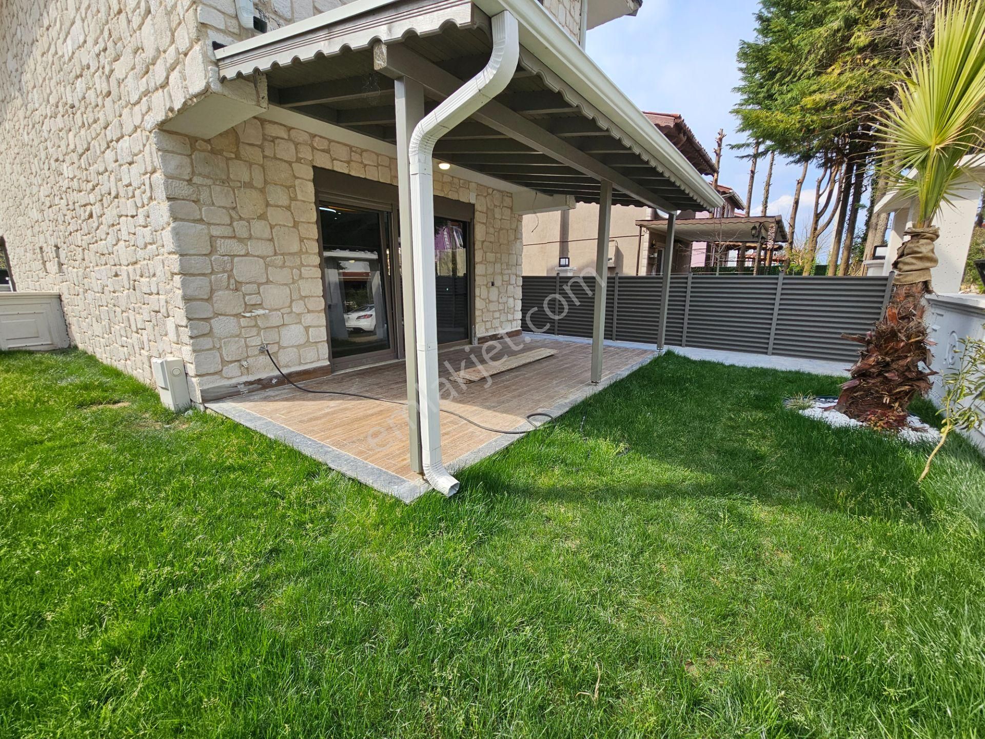 Deniz'den Kocaali Sakrya'da 3 +1 Geniş Bahçeli, Denize 50 Mt Mesafede Satılık Lüks Villa - Görsel 3