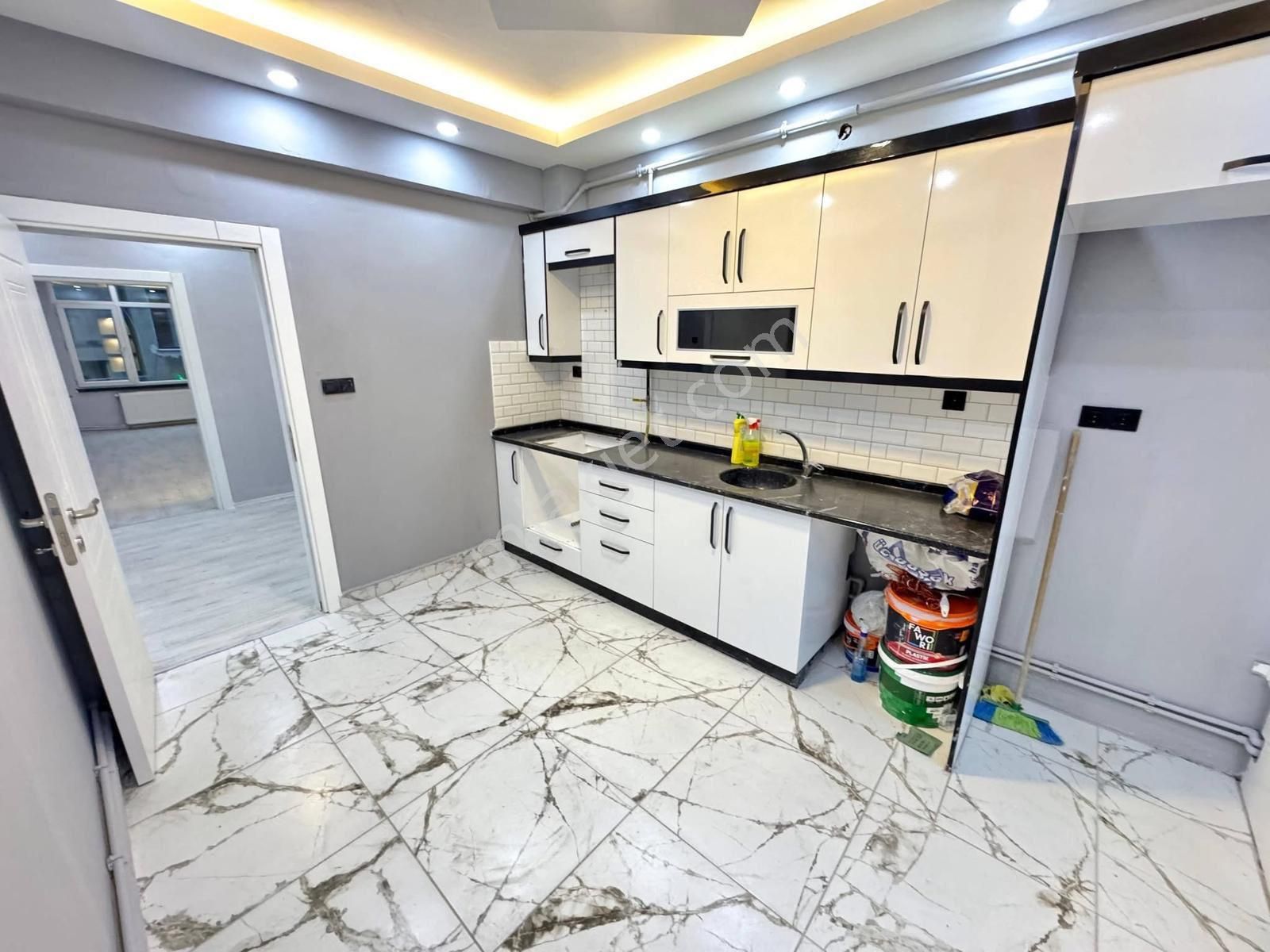 Furkan Emlaktan Zafer Mah 2+1 1.kat 120m2 Çift Balkonlu Merkezi Konumda Masrafsız Kiralık Daire - Görsel 14