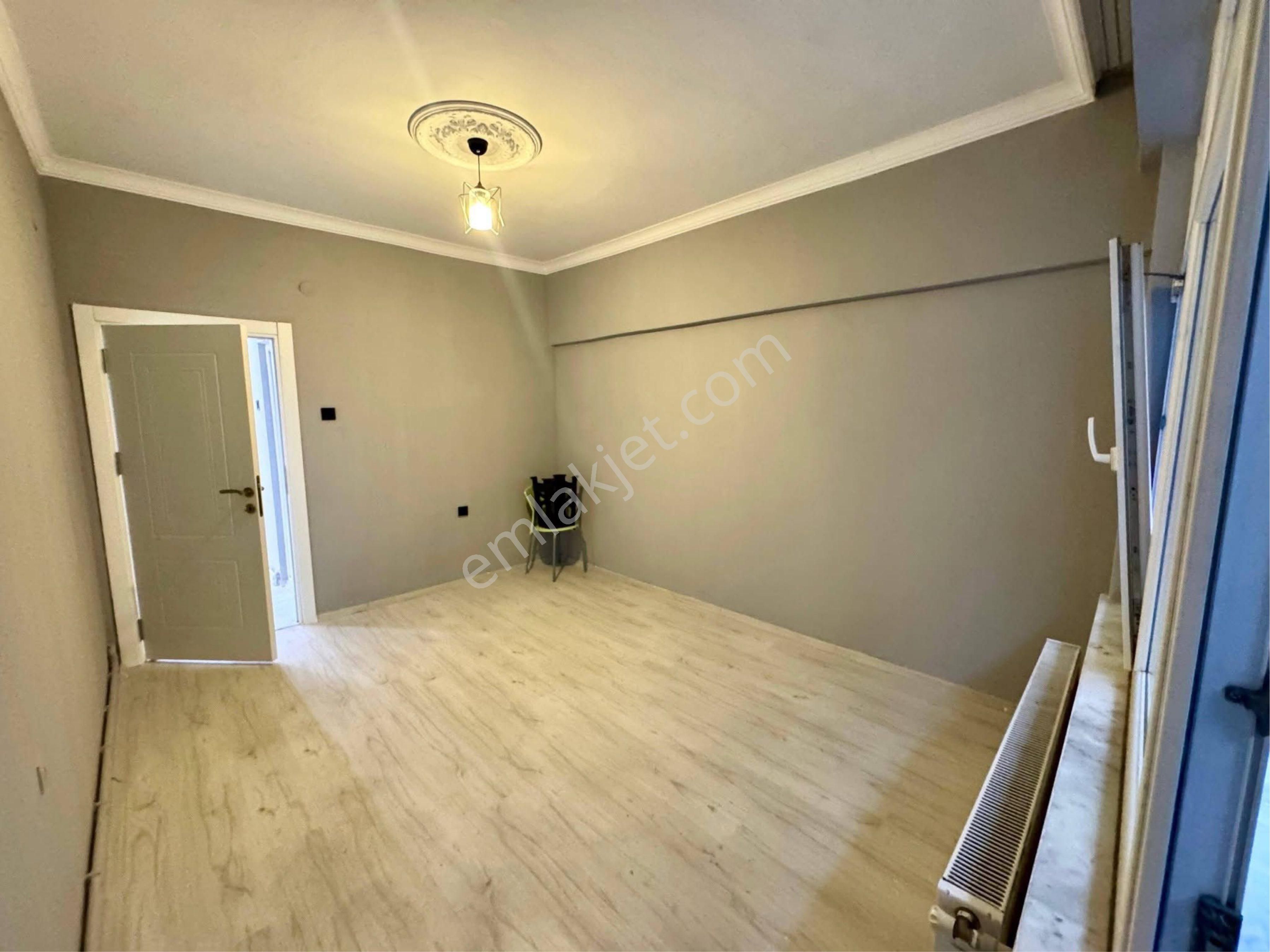 Furkan Emlaktan Zafer Mah 2+1 1.kat 120m2 Çift Balkonlu Merkezi Konumda Masrafsız Kiralık Daire - Görsel 4