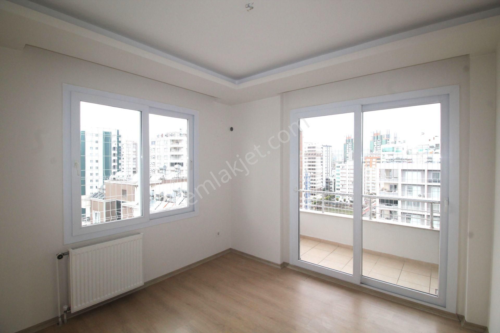 Retro’dan Mezitli Merkez’de Ferah Deniz Manzaralı 3+1 Kiralık - Görsel 18