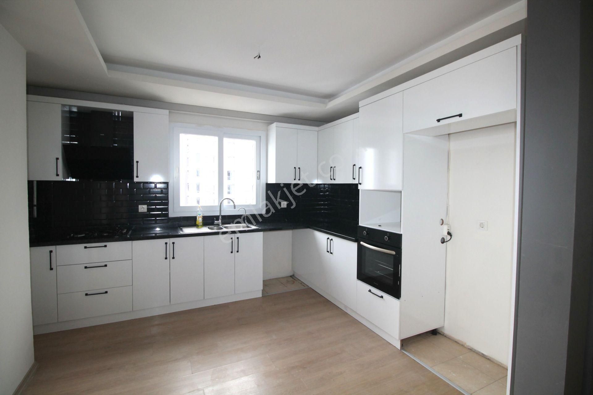 Retro’dan Mezitli Merkez’de Ferah Deniz Manzaralı 3+1 Kiralık - Görsel 12