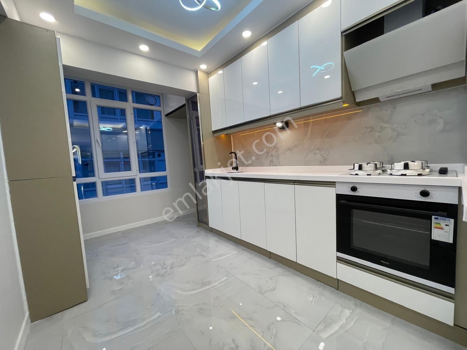 Pınarbaşı Mah"de 3+1 Ara Katta Ön Cepheli Ultra Lüx Yapılı Daire - Görsel 18