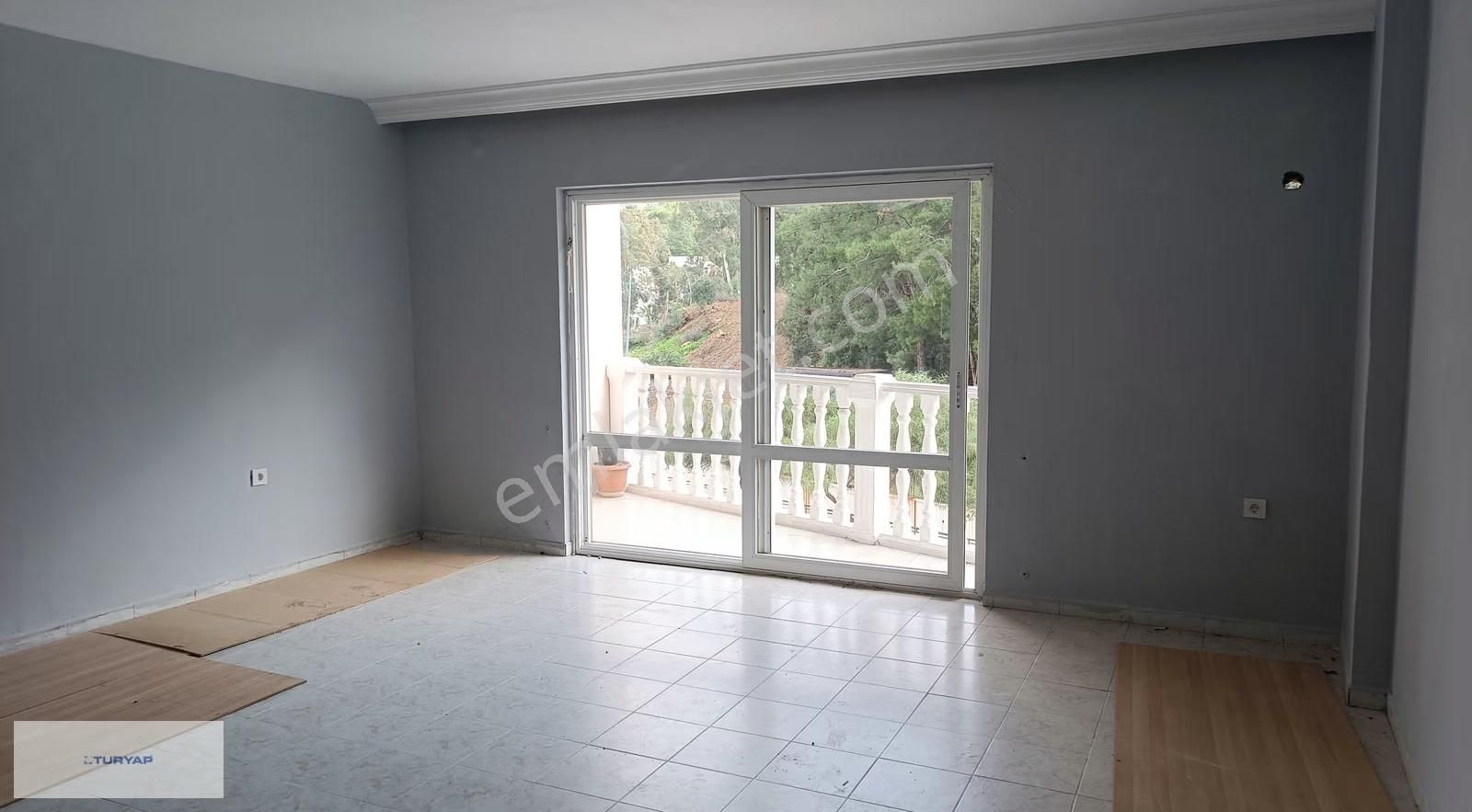 Marmarıs Merkezde Kıralık Bos Ara Kat Daıre