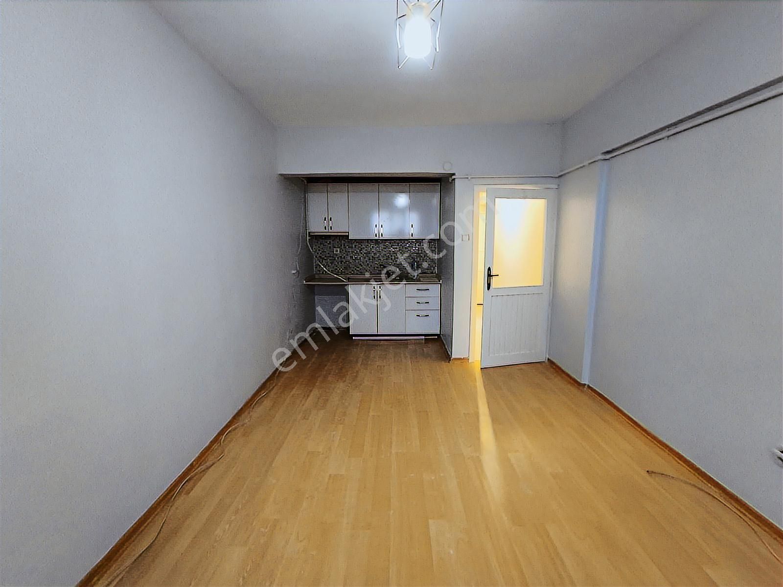 Cihangirde Kaymakamlığa Yakın 50 M2 1+1 Düz Giriş Daire