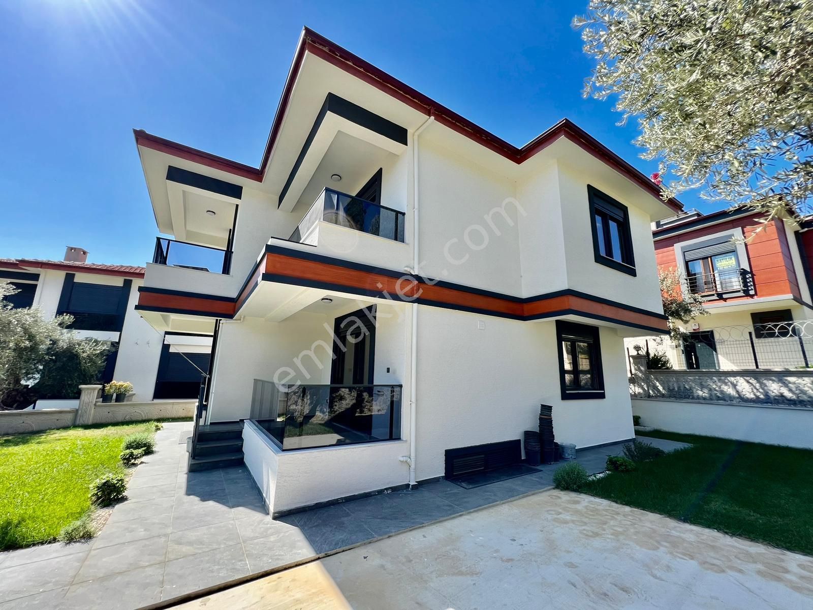 ✨akçay Ay Emlak'tan✨güre'de Kendine Ait Geniş Bahçeli Satılık 7+1 Tasarım Müstakil Villa