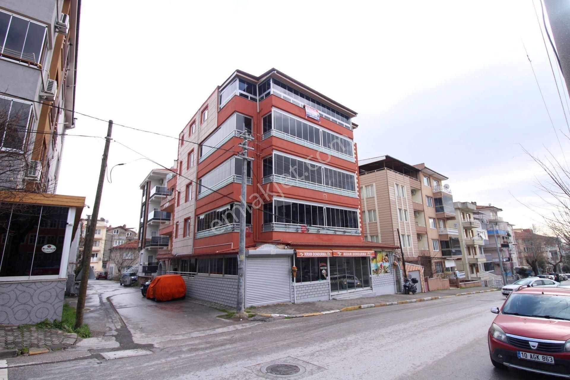 Startkey Yönden Alihikmet Paşa Okulu Karşısı Kiralık Geniş 2+1