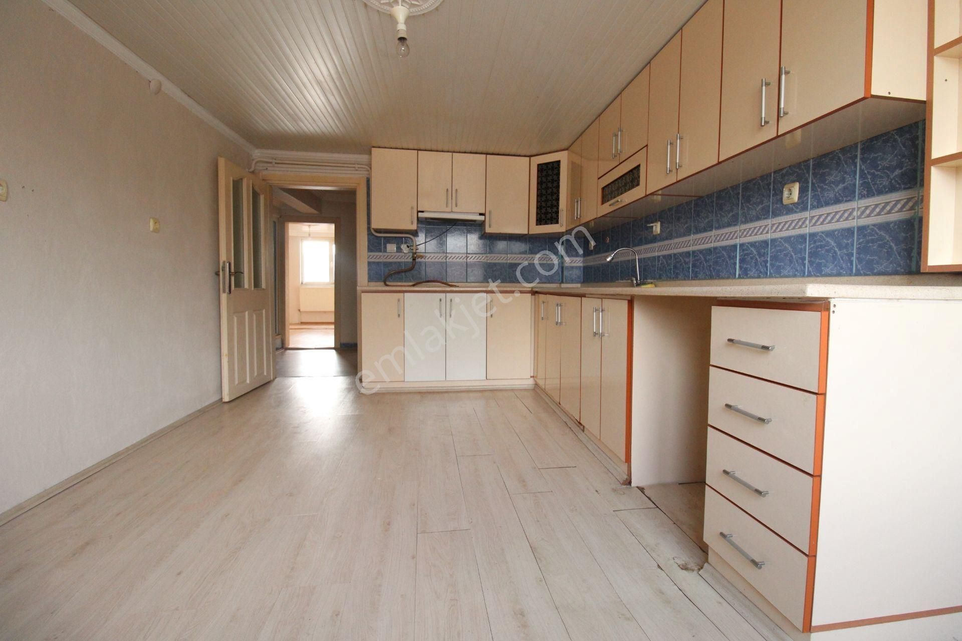 Startkey Yönden Alihikmet Paşa Okulu Karşısı Kiralık Geniş 2+1 - Görsel 20