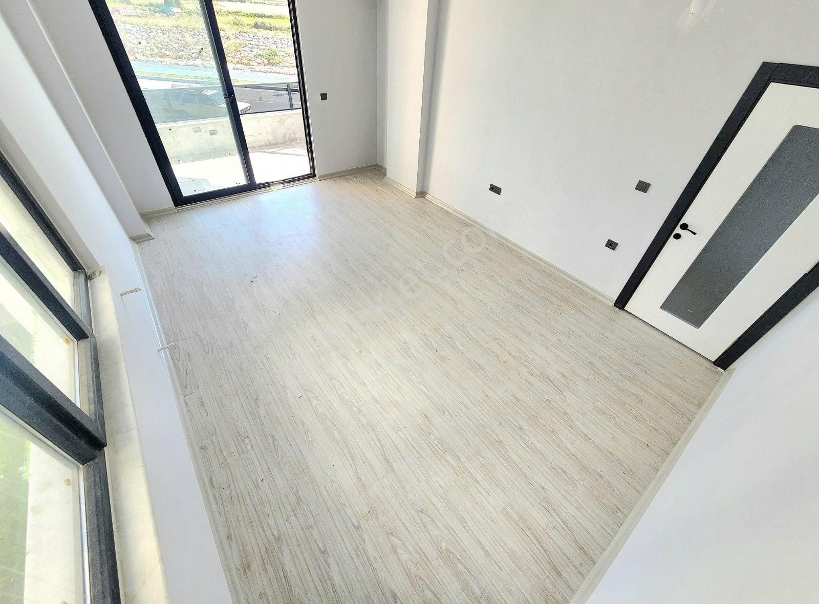 Parla'dan Ön Cephe Sıfır Ebeveyn Banyolu Satılık 2+1 Daire - Görsel 29