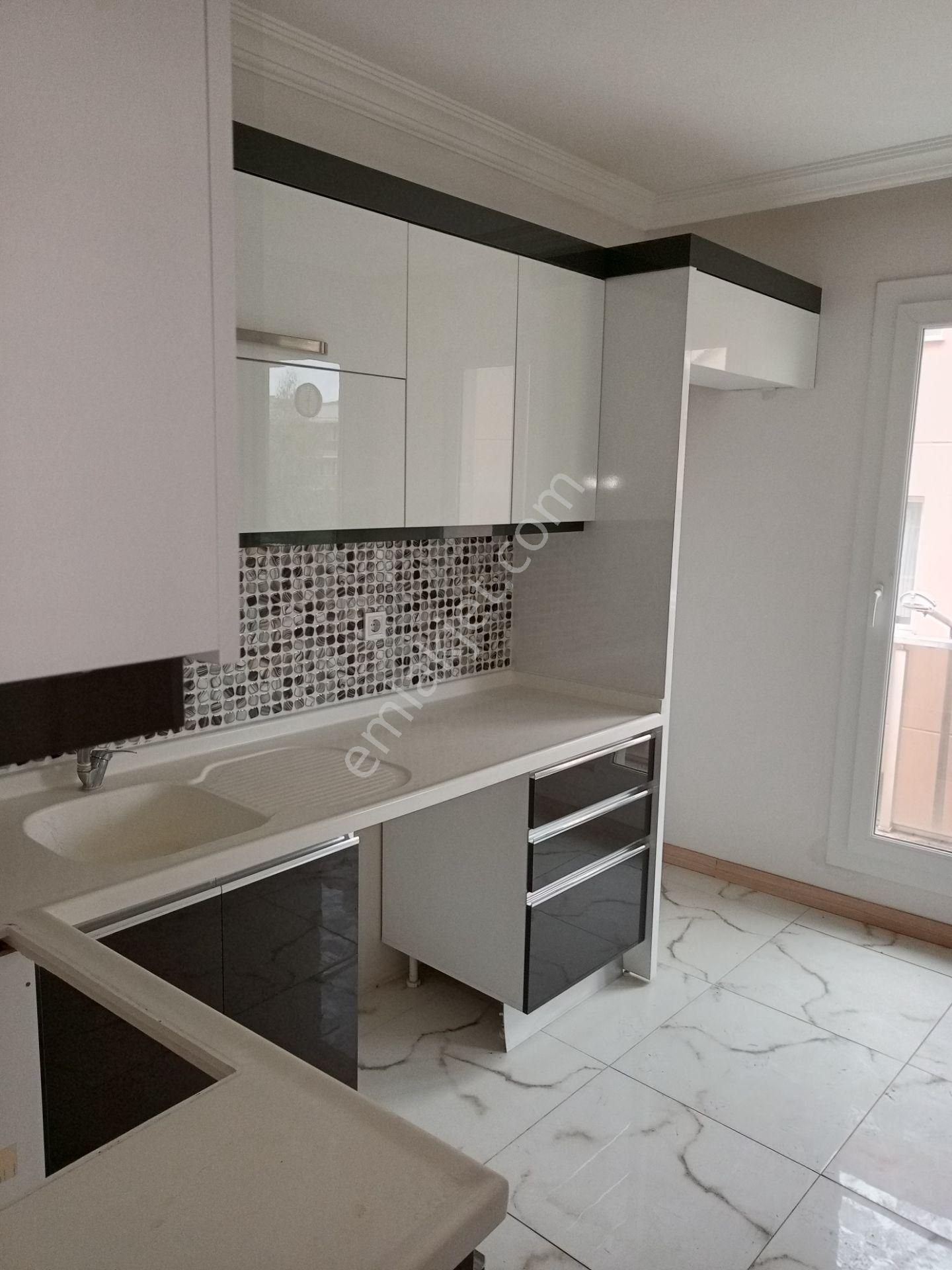 Menemen Kasımpaşa Mahallesinde Kiralık 2+1 Ara Kat Yeni Daire