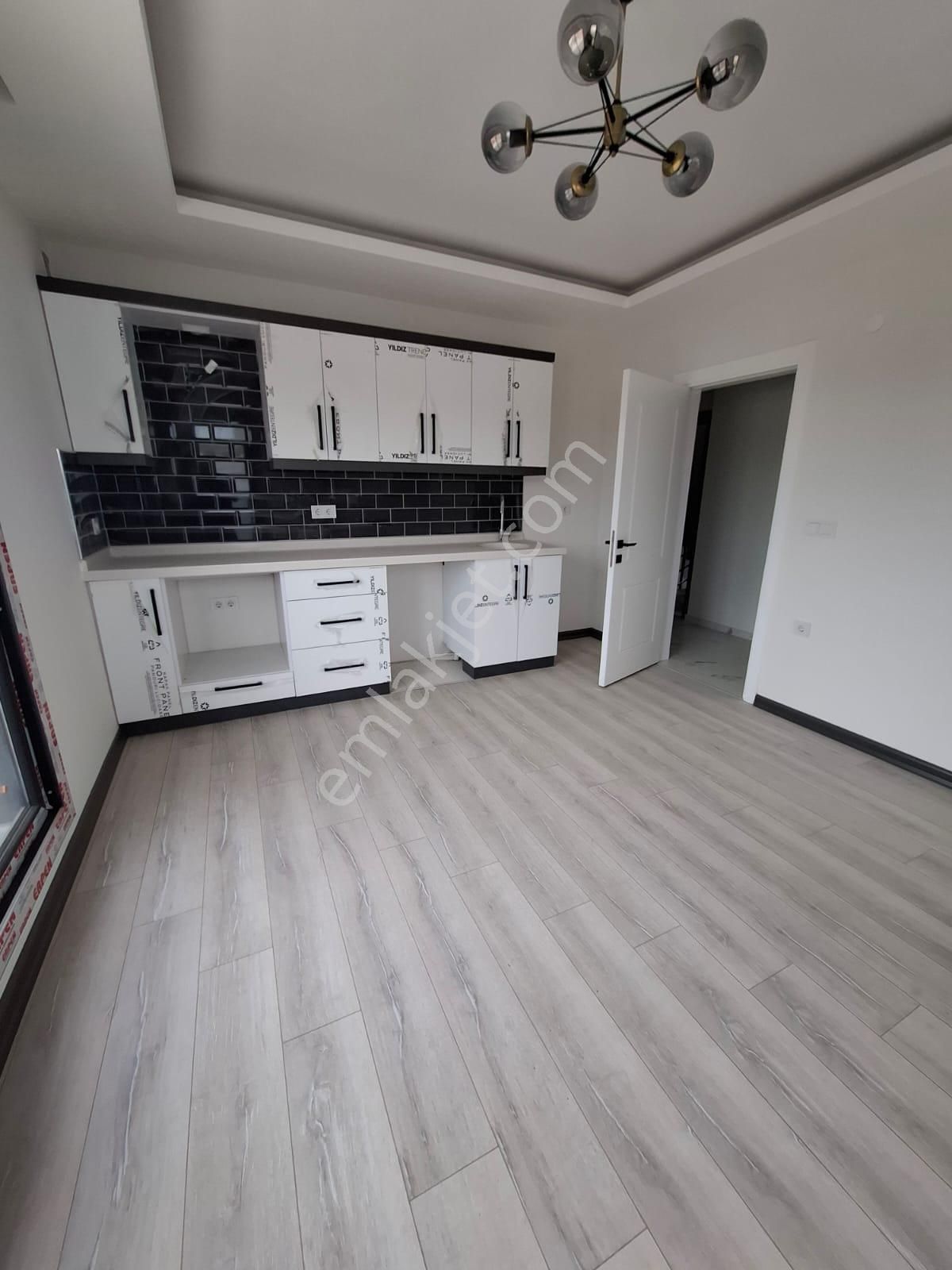 Cumhuriyet Mahallesi’nde Satılık 2+1 Ara Kat Daire Fiyat: 4.500.000 Tl