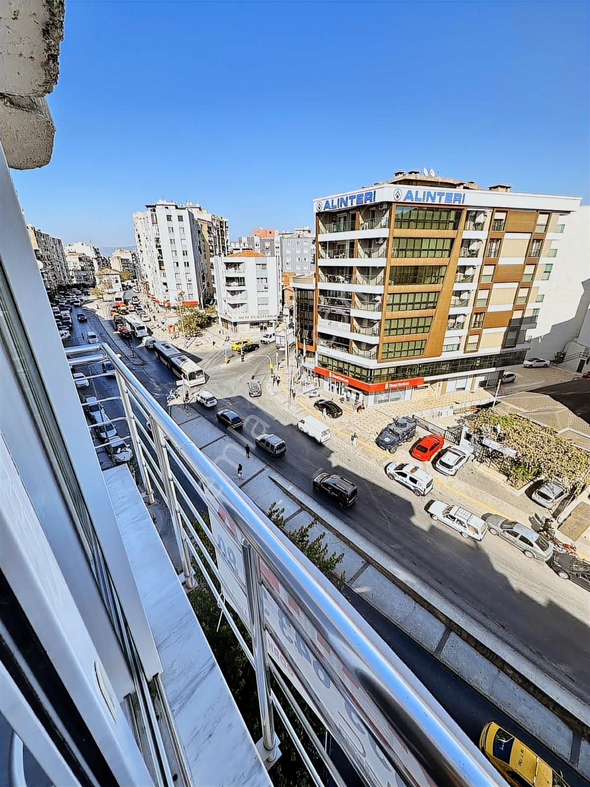 İzmirpark Yakını 2+1 110 M2 Geniş Doğalgazlı Asansörlü Satılık - Görsel 2