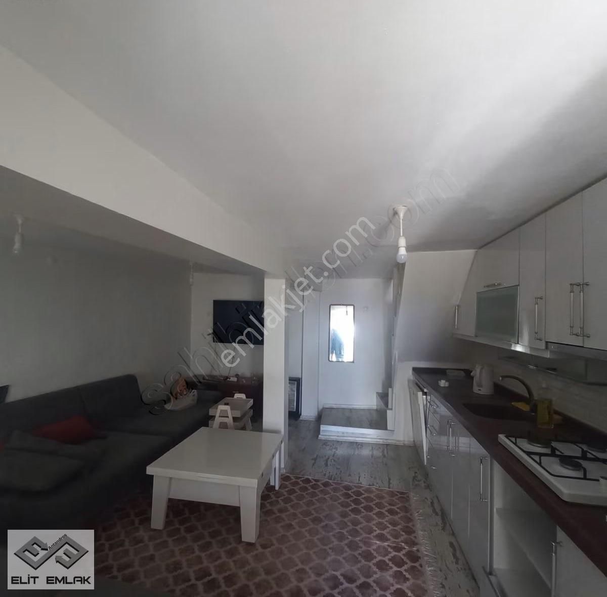 Altınoluk'ta Bahçeli Müstakil Köy Evi - Görsel 15