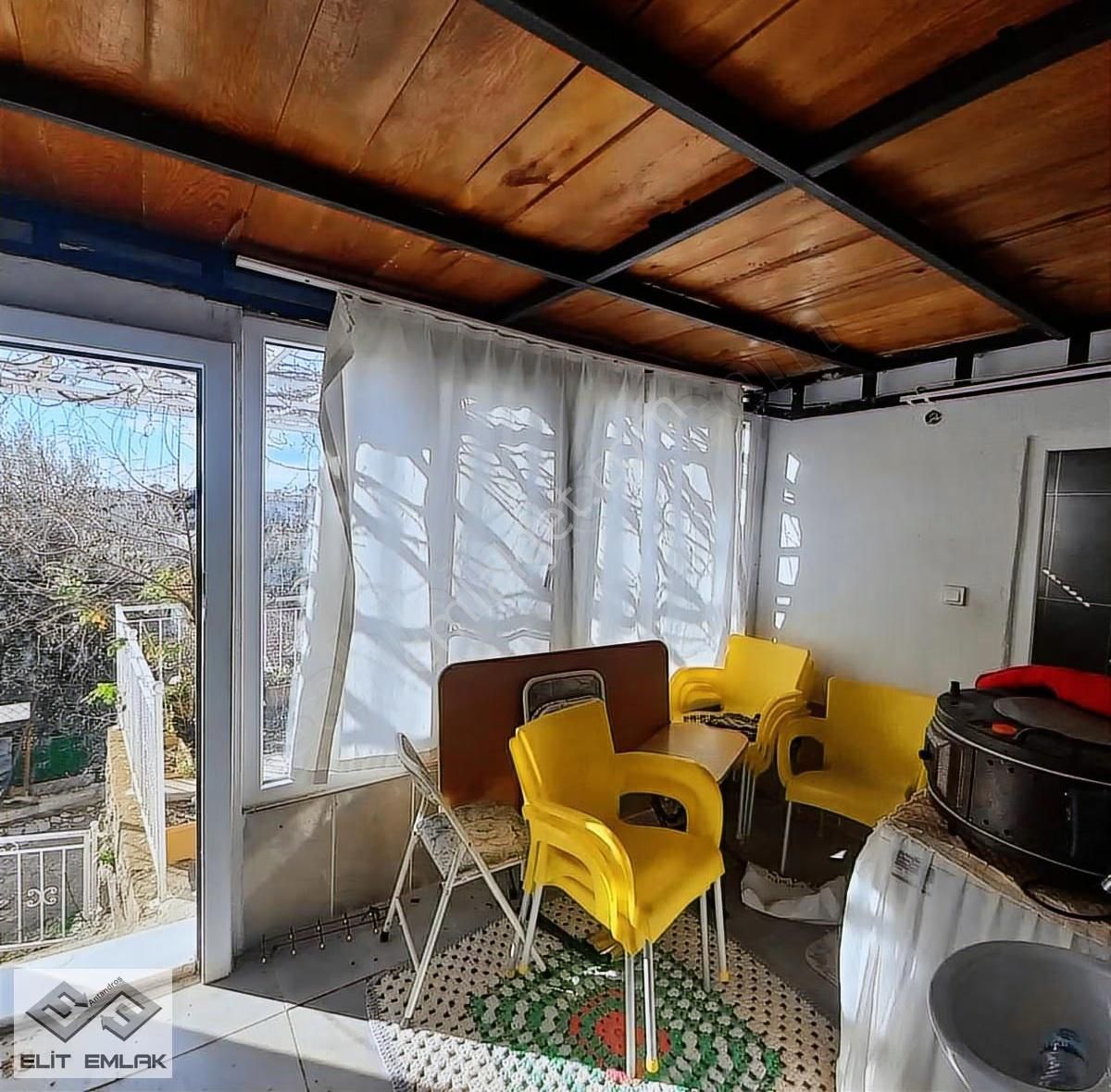 Altınoluk'ta Bahçeli Müstakil Köy Evi - Görsel 8