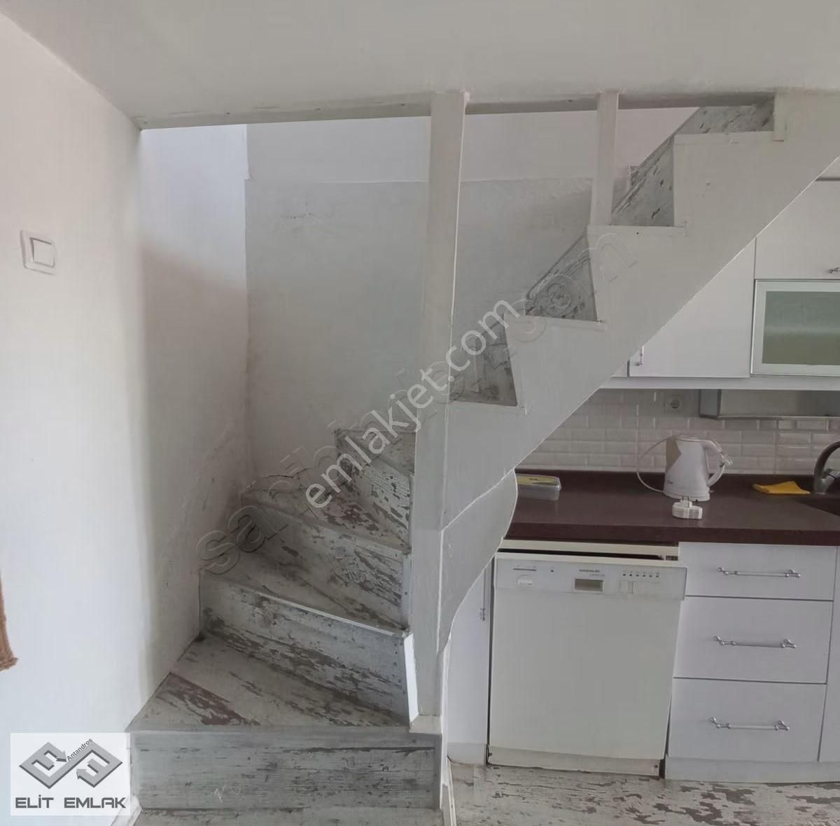 Altınoluk'ta Bahçeli Müstakil Köy Evi - Görsel 17