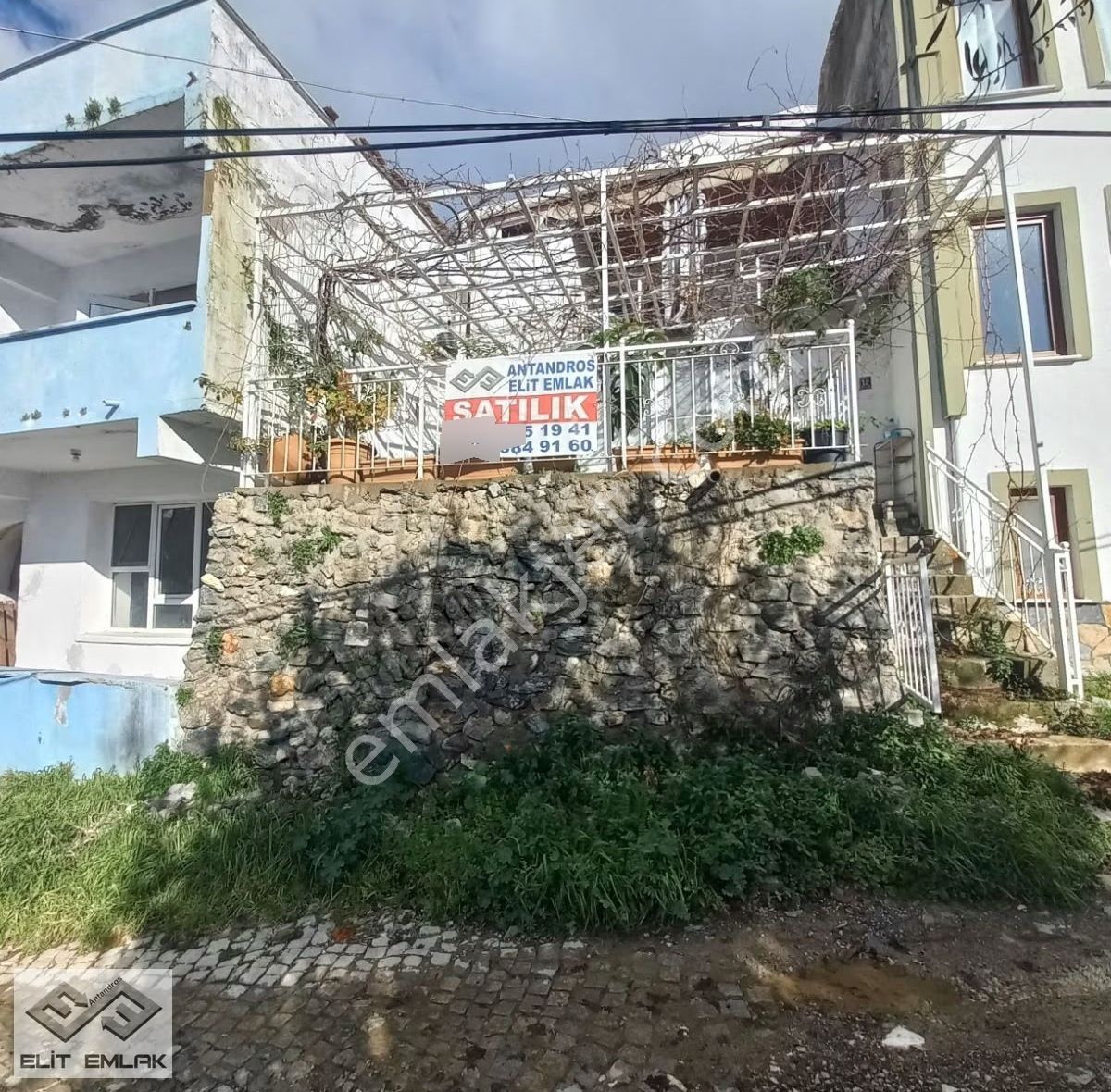 Altınoluk'ta Bahçeli Müstakil Köy Evi