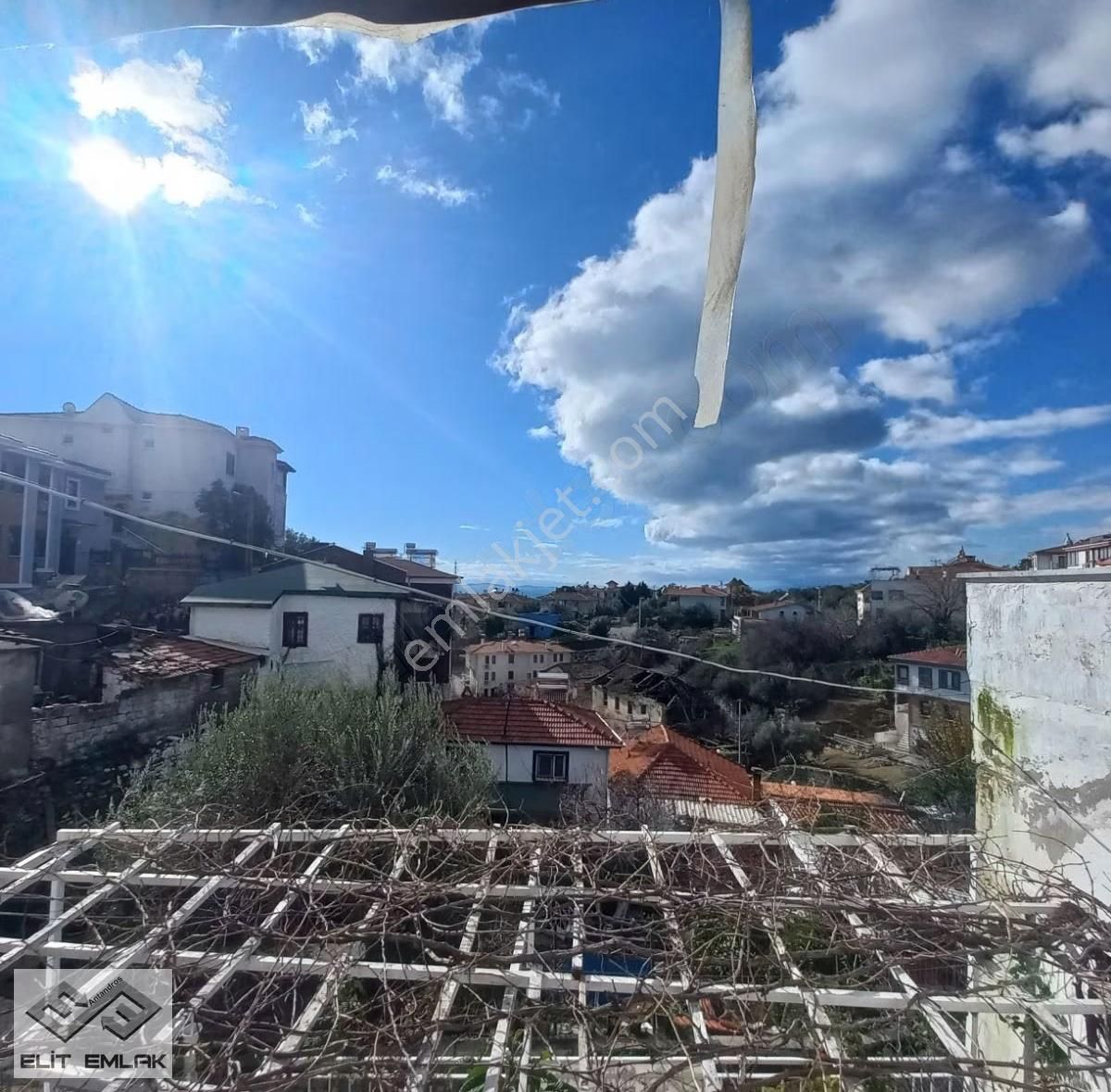 Altınoluk'ta Bahçeli Müstakil Köy Evi - Görsel 14