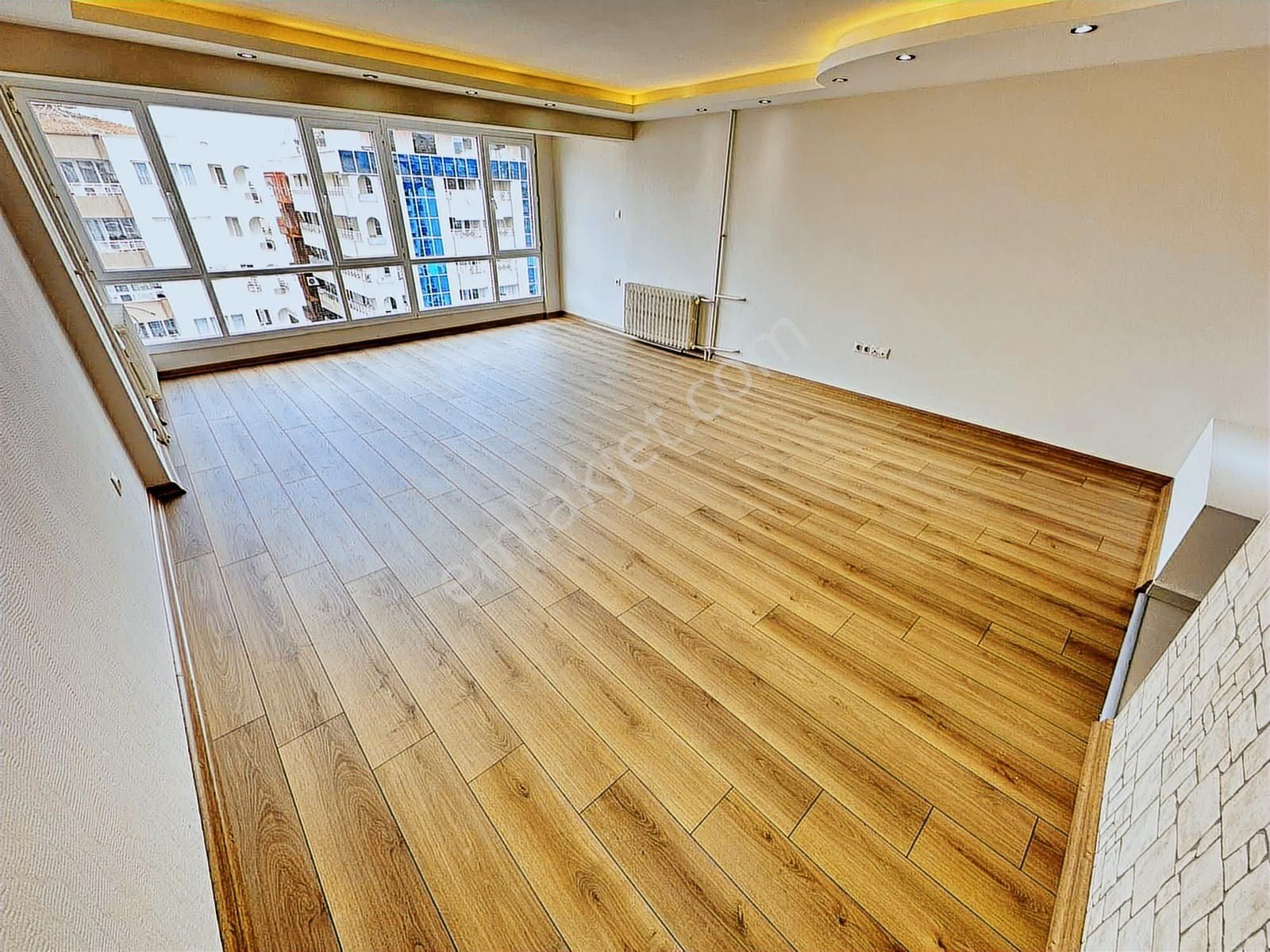 İstinyepark Yakını Uçkuyular Cadde 3+1 145 M2 Satılık