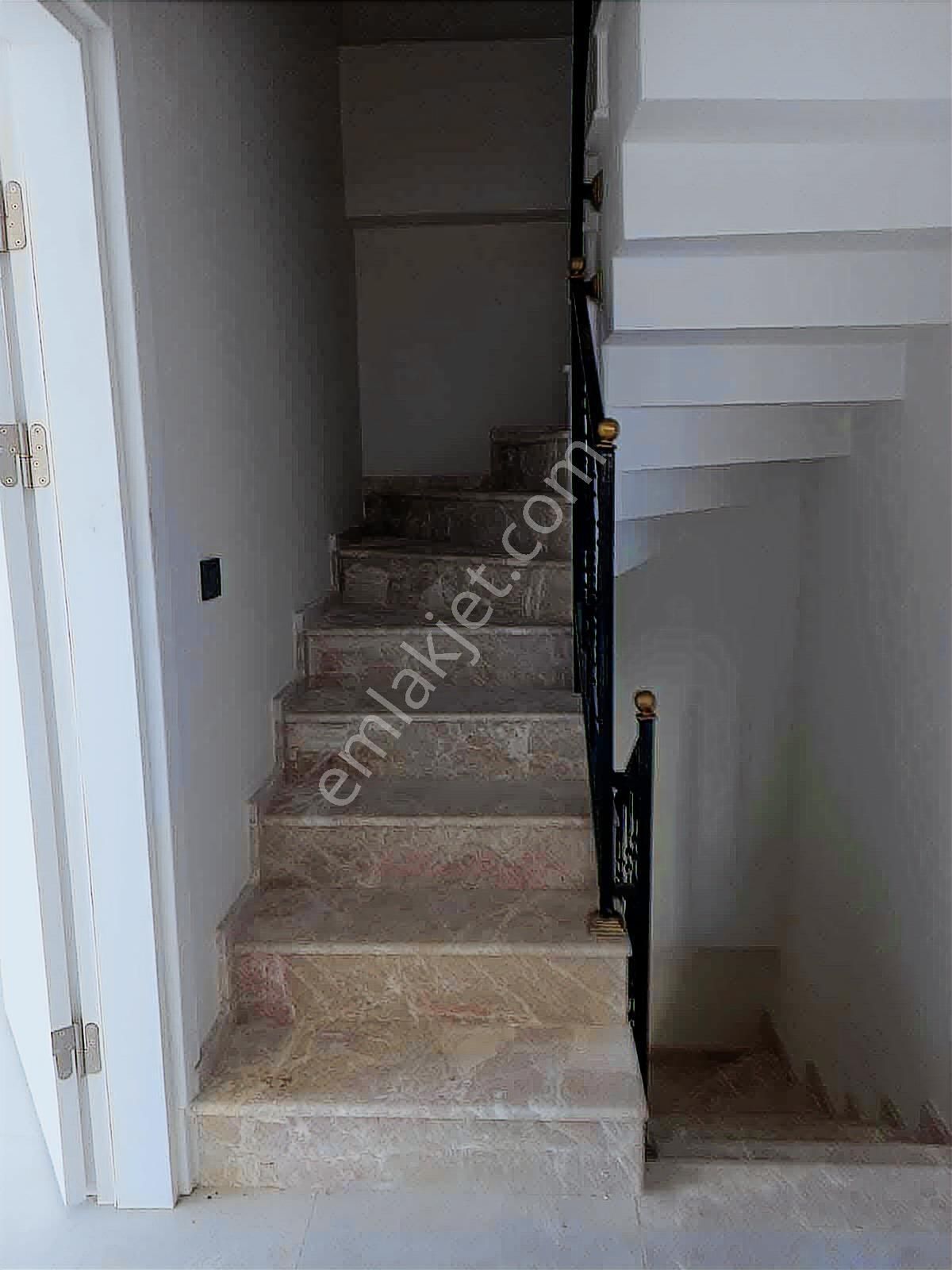 Çandarlı Piri Reis'te 5+2 Villa - Görsel 13