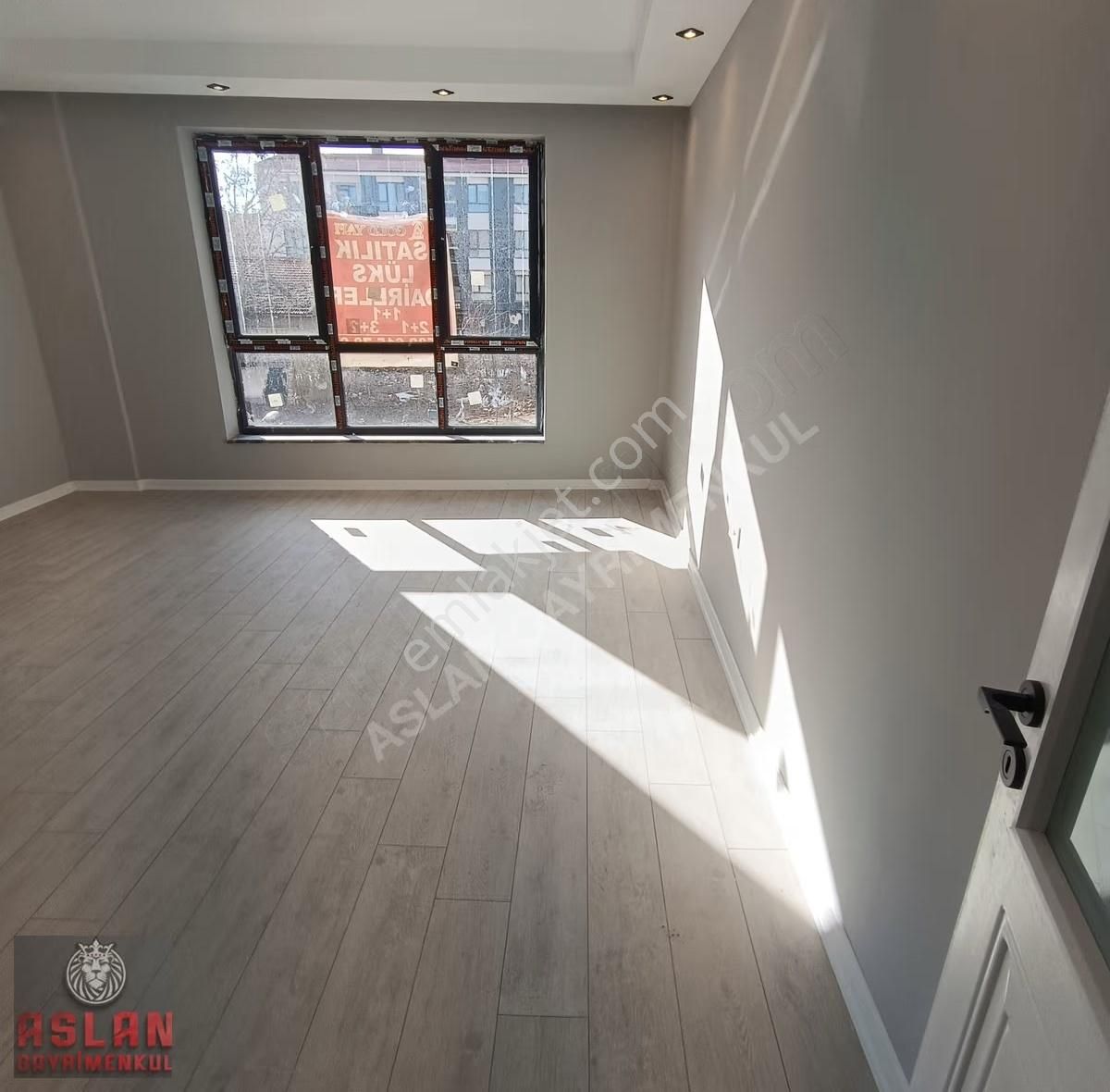 Aslan Emlak Gayrimenkulden Şarhöyükte Satılık 3+1 - Görsel 1